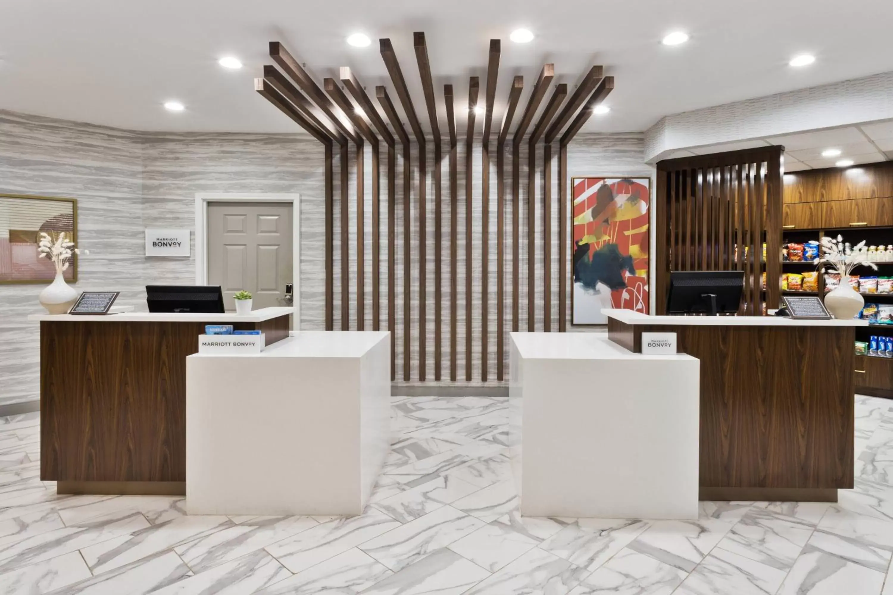 Lobby or reception, Kitchen/Kitchenette in Residence Inn Columbus