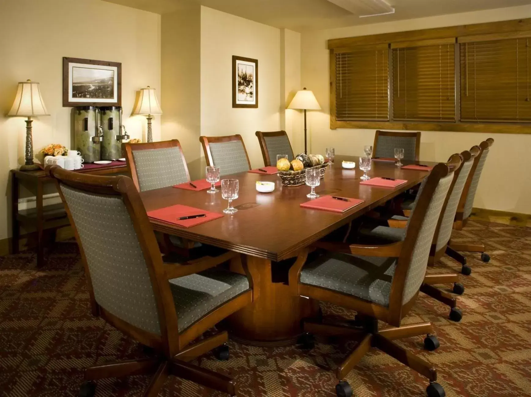 Meeting/conference room in Mountain Thunder Lodge