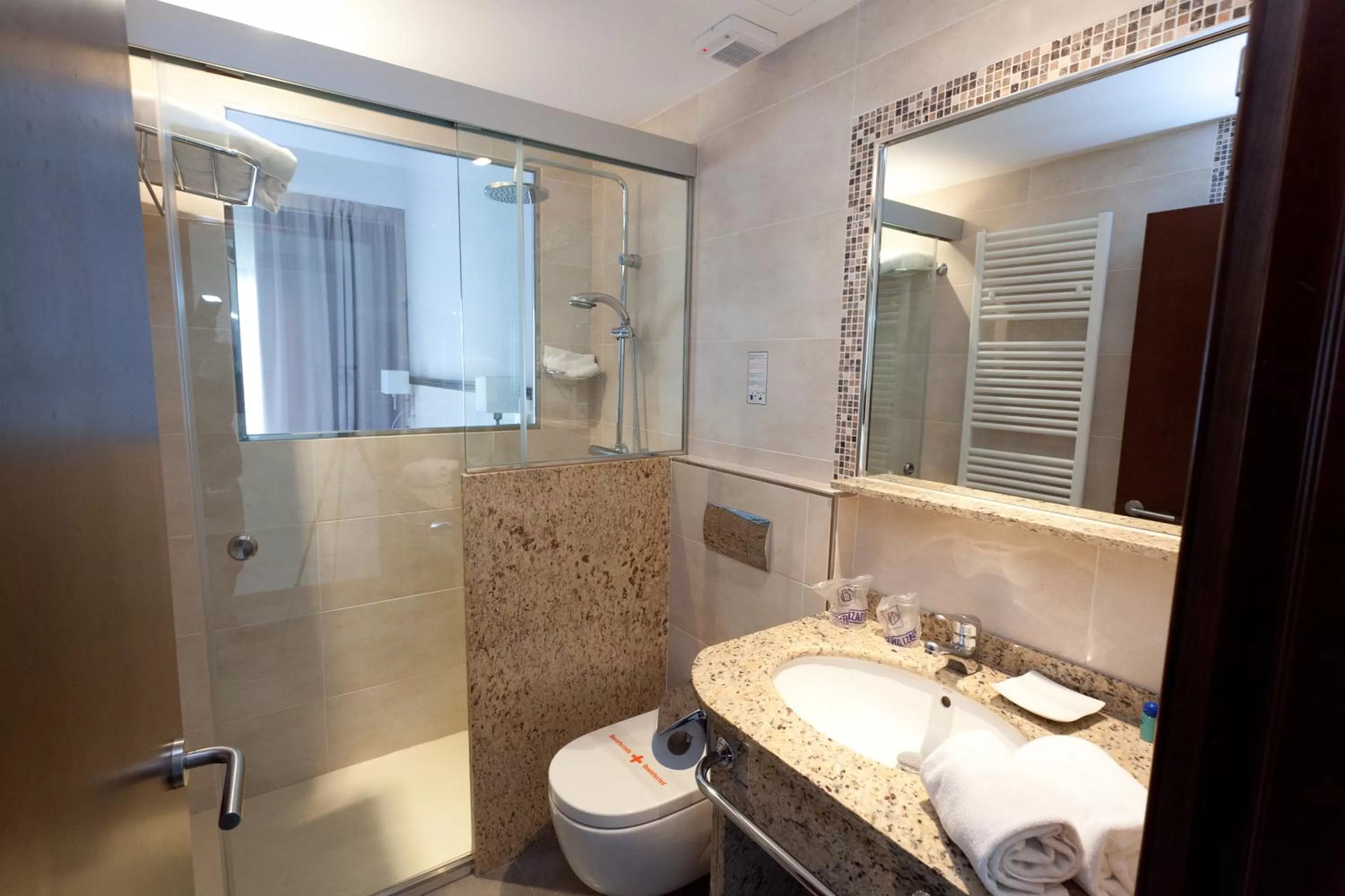 Bathroom in Los Geranios