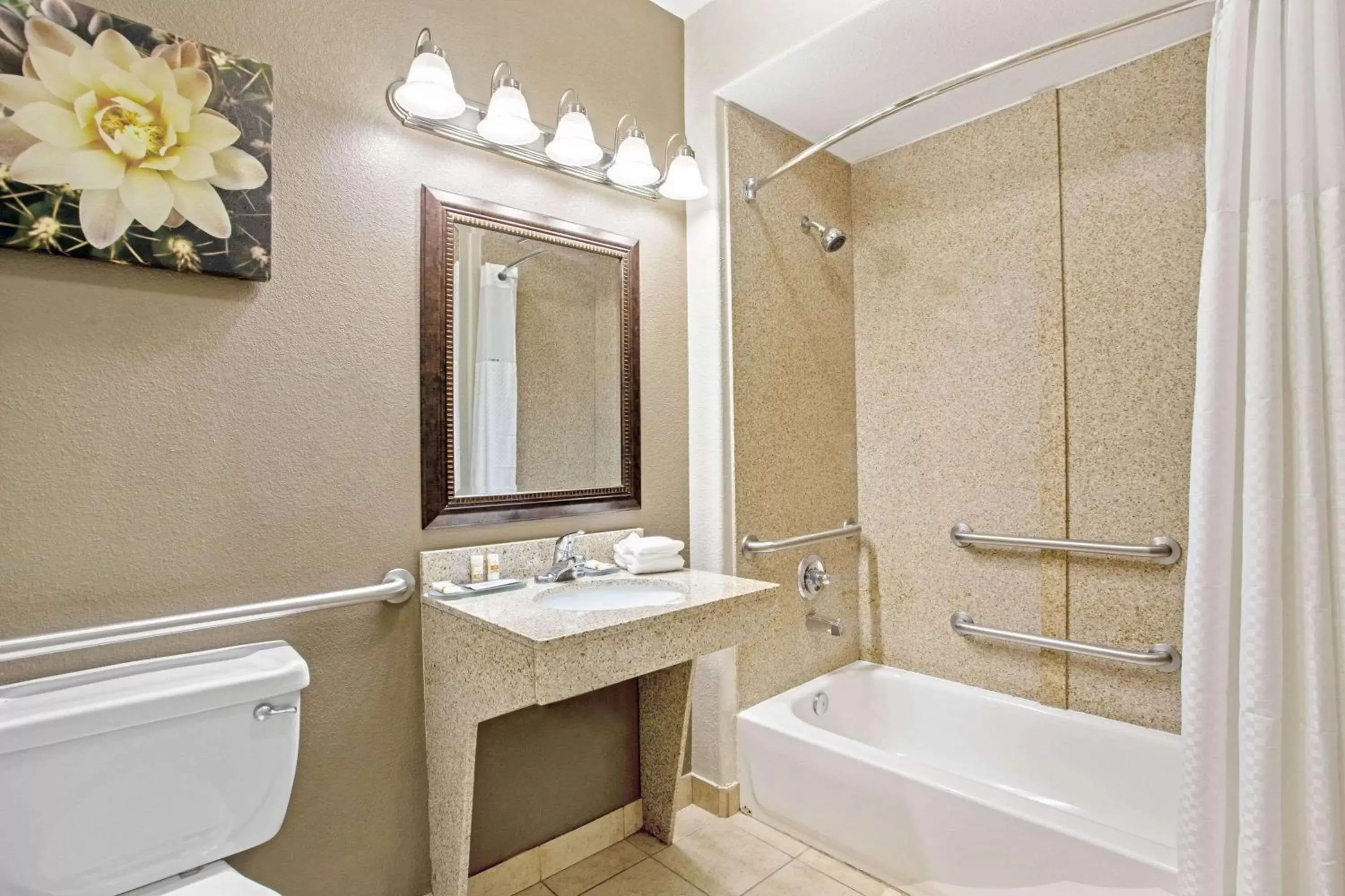 Bathroom in La Quinta by Wyndham Fairfield TX