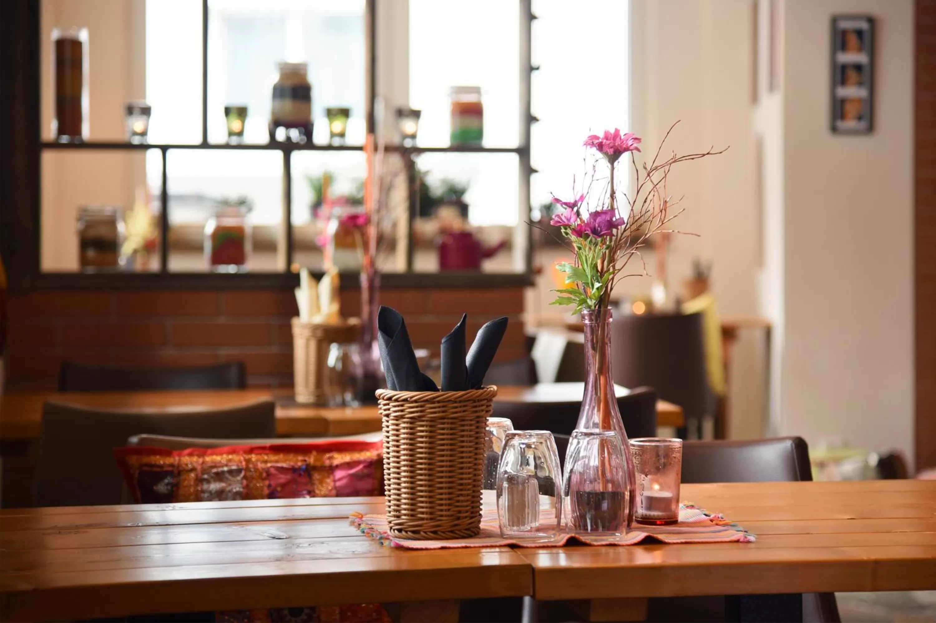 Restaurant/places to eat in Hotel Central