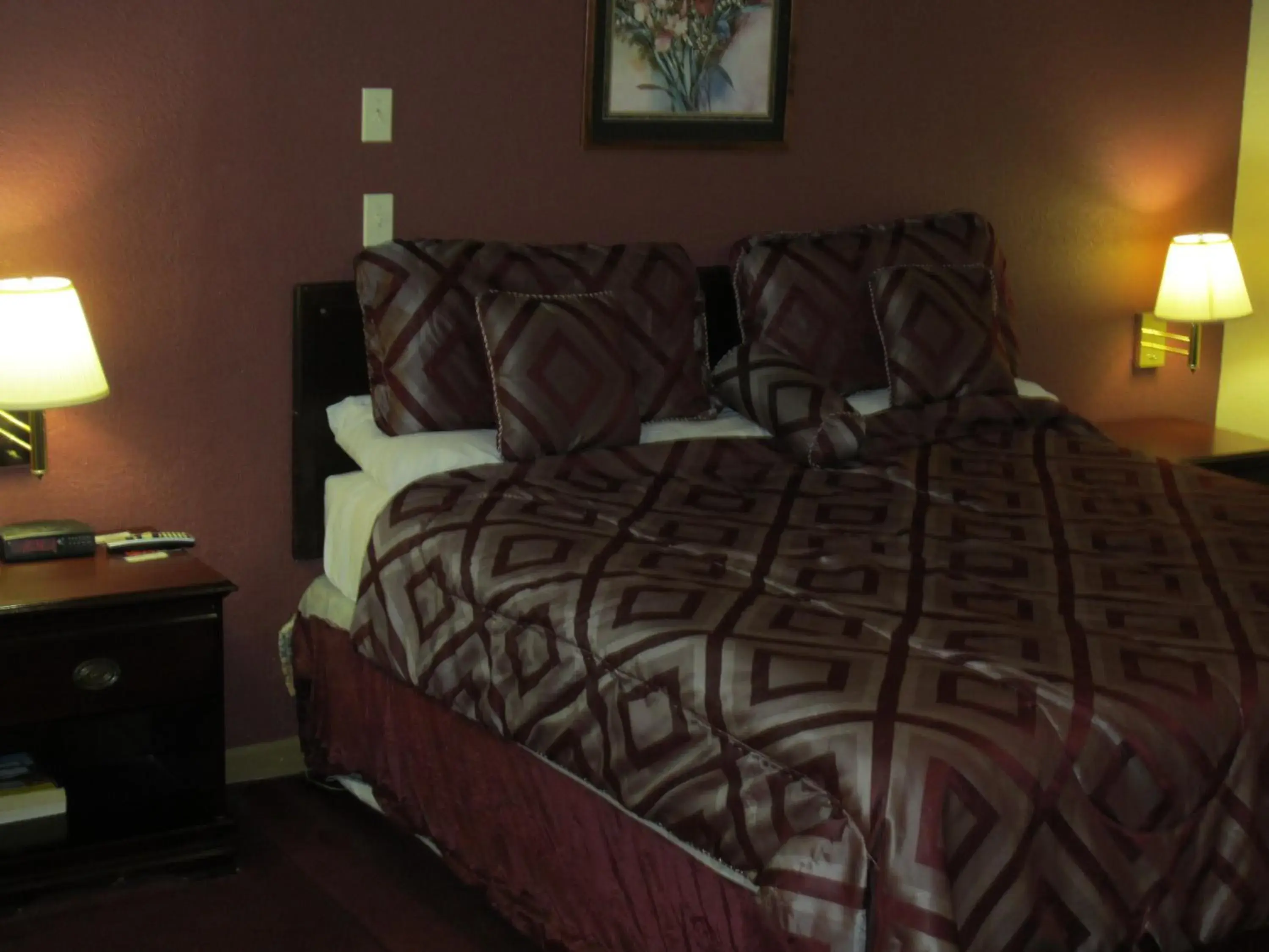 Bedroom, Bed in First Western Inn - Fairmont City