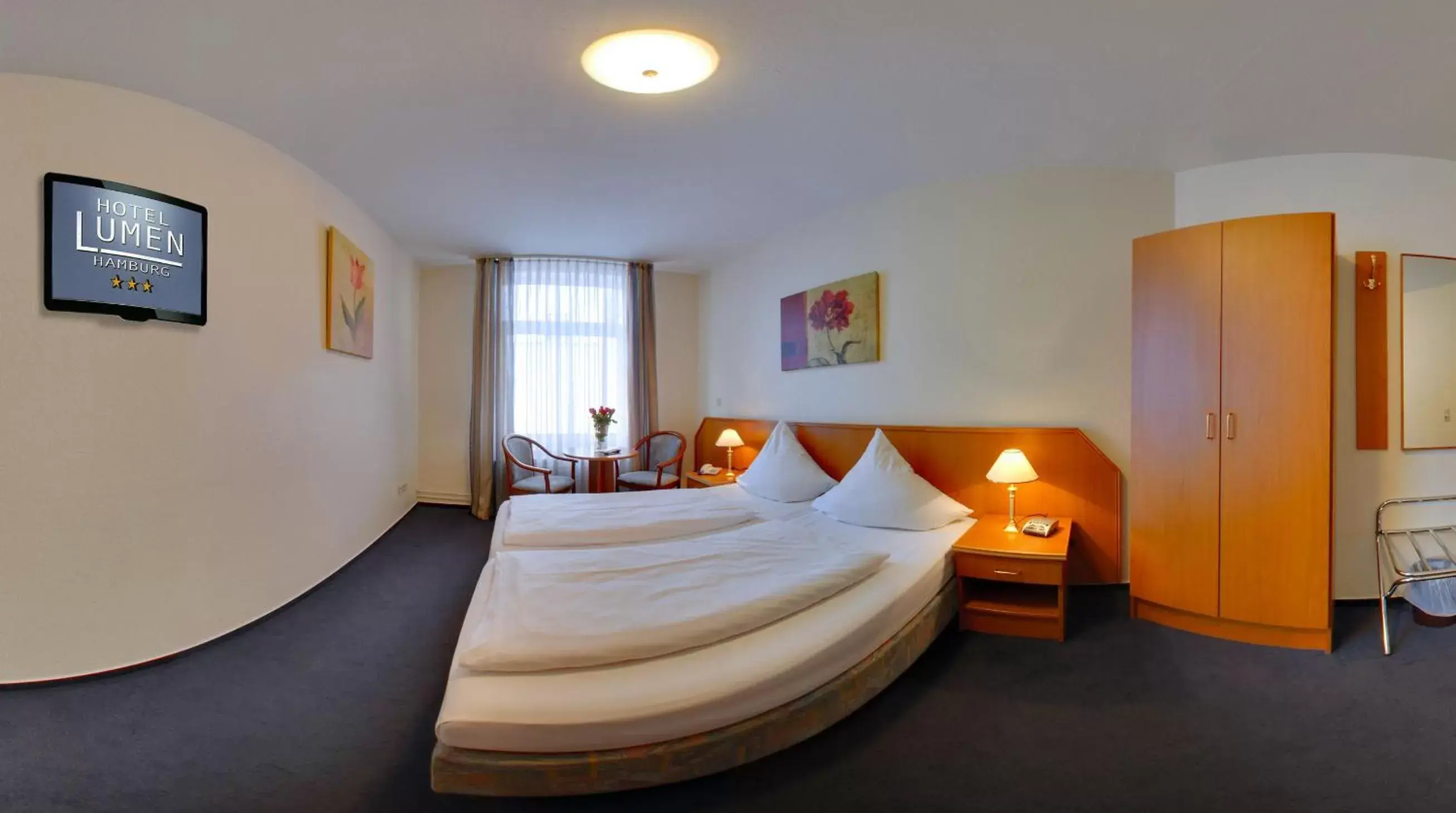 Bed in Hotel Lumen am Hauptbahnhof