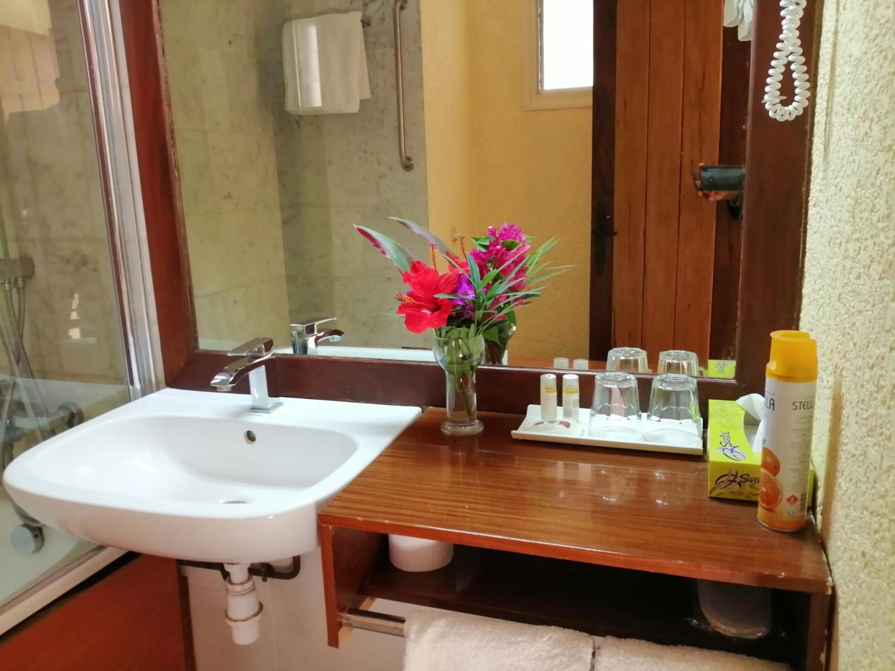 Bathroom in Hotel Jardin Savana Dakar
