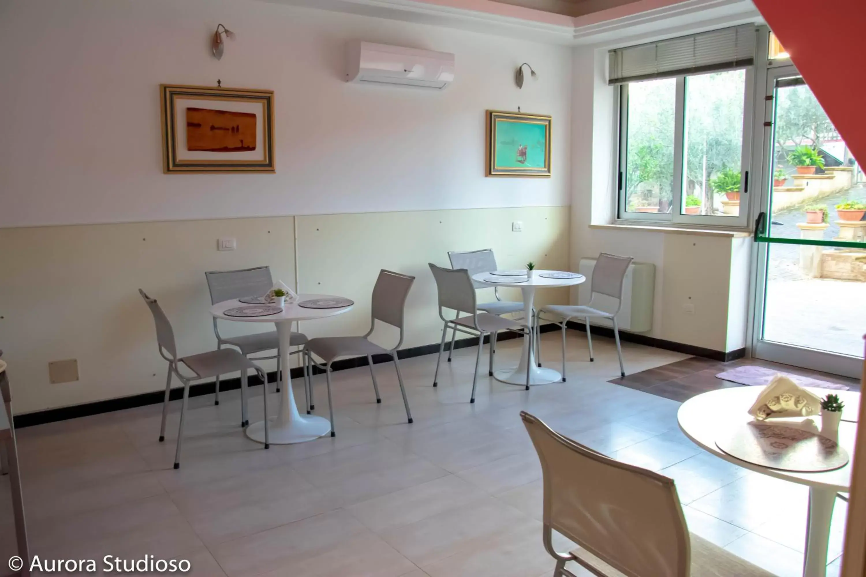 Dining Area in B&B L'incanto degli Artisti