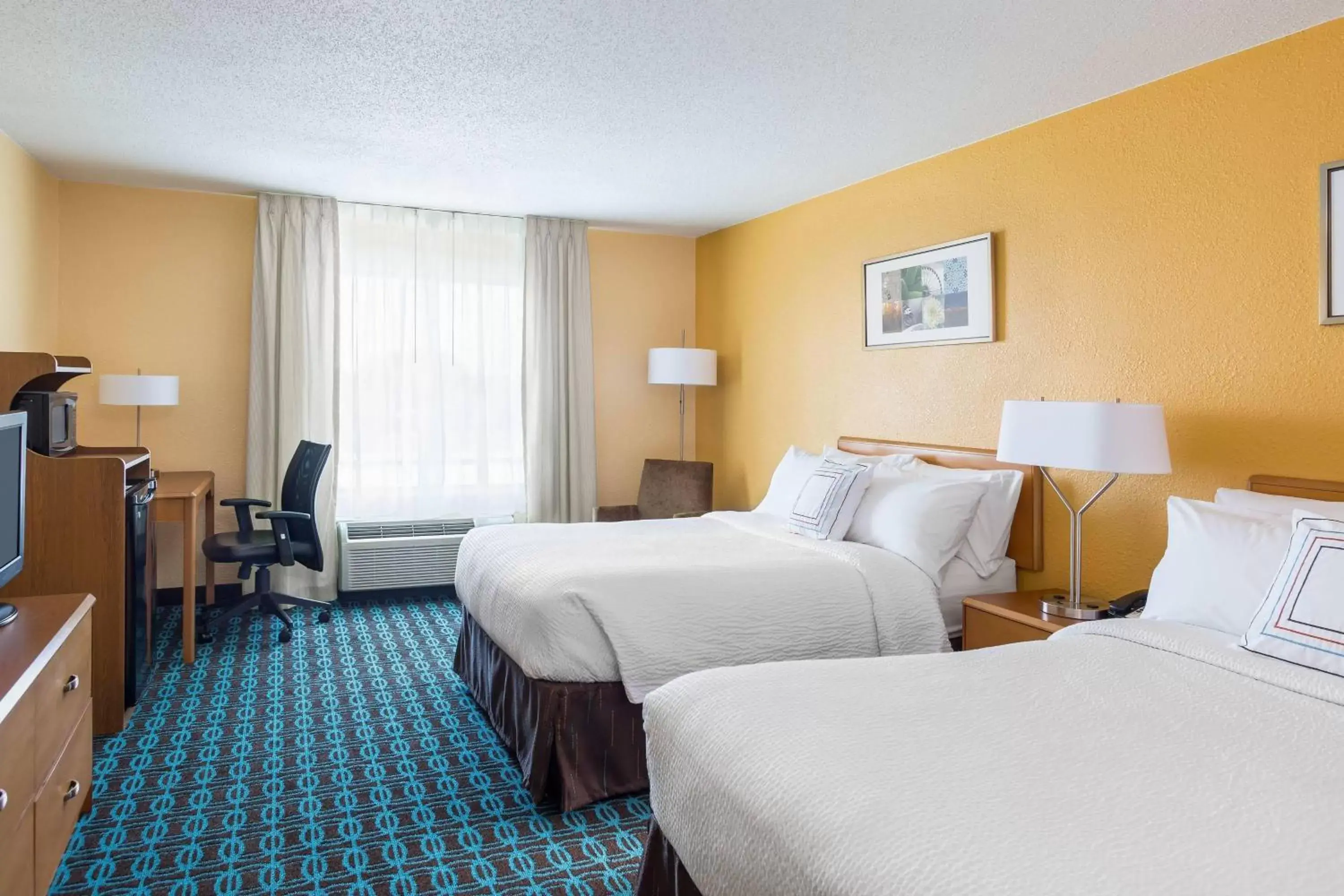 Photo of the whole room, Bed in Fairfield Inn and Suites Valparaiso