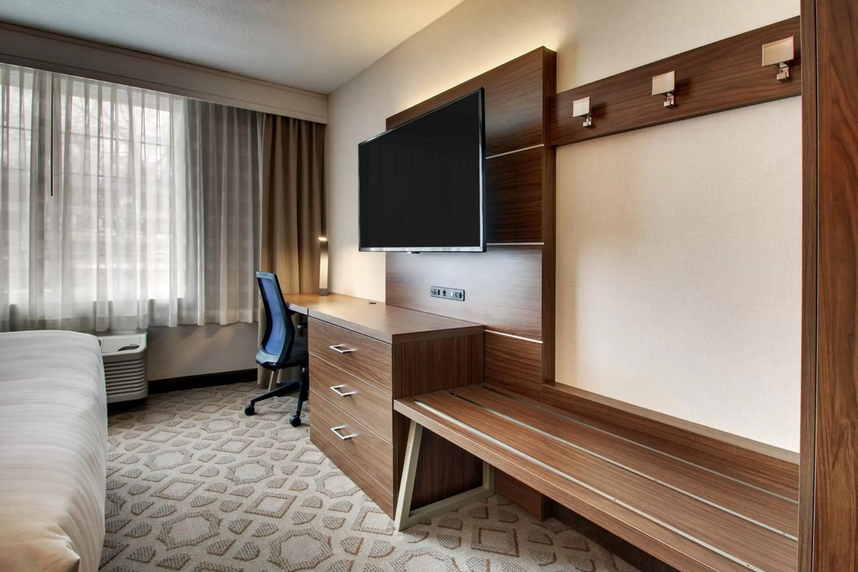 Photo of the whole room, TV/Entertainment Center in Holiday Inn Express Poughkeepsie, an IHG Hotel