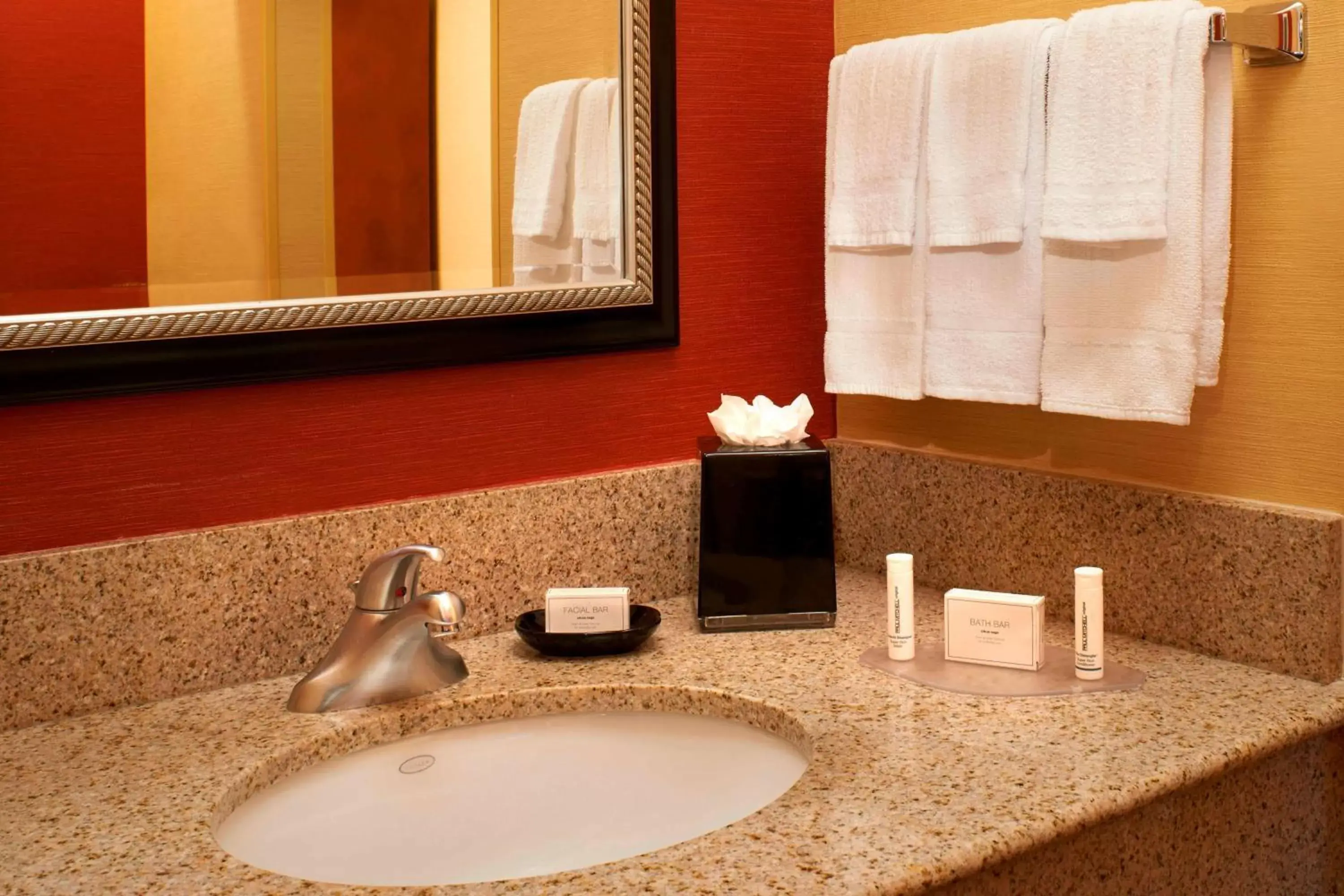 Bathroom in Sonesta Select Detroit Auburn Hills