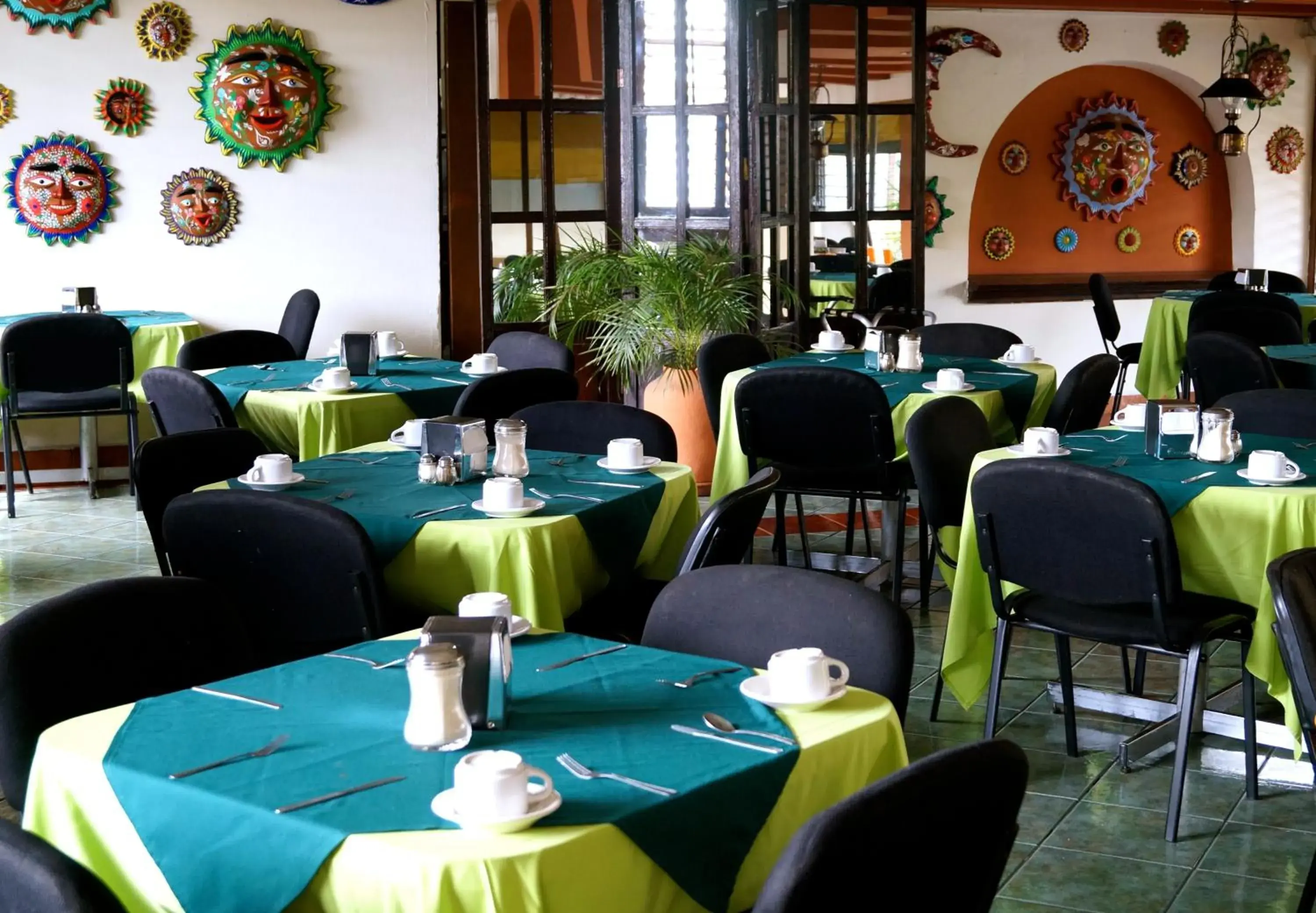 Restaurant/Places to Eat in Hotel & Suites Villa del Sol