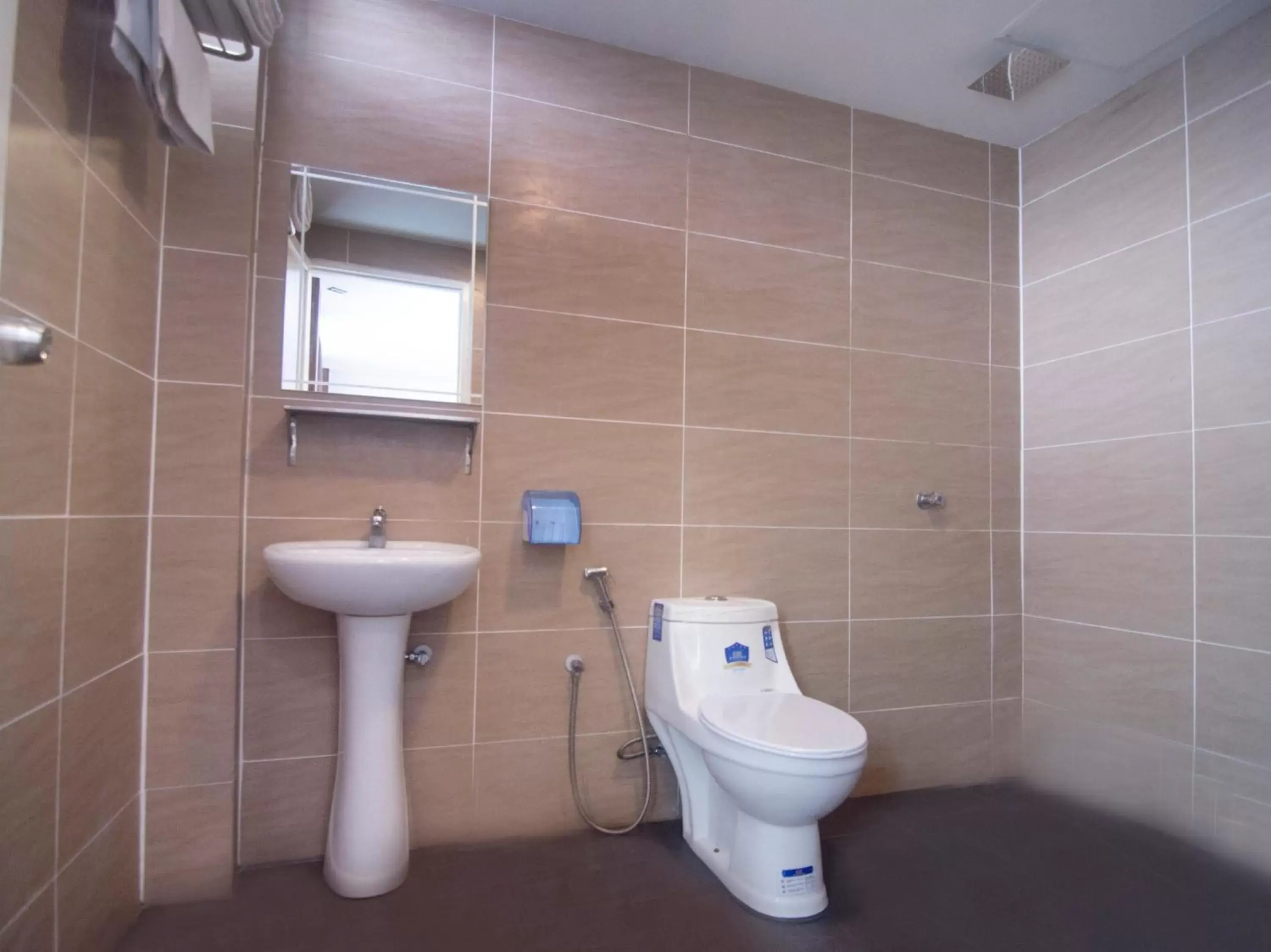 Bathroom in OYO 836 Mandurah Room & Cafe