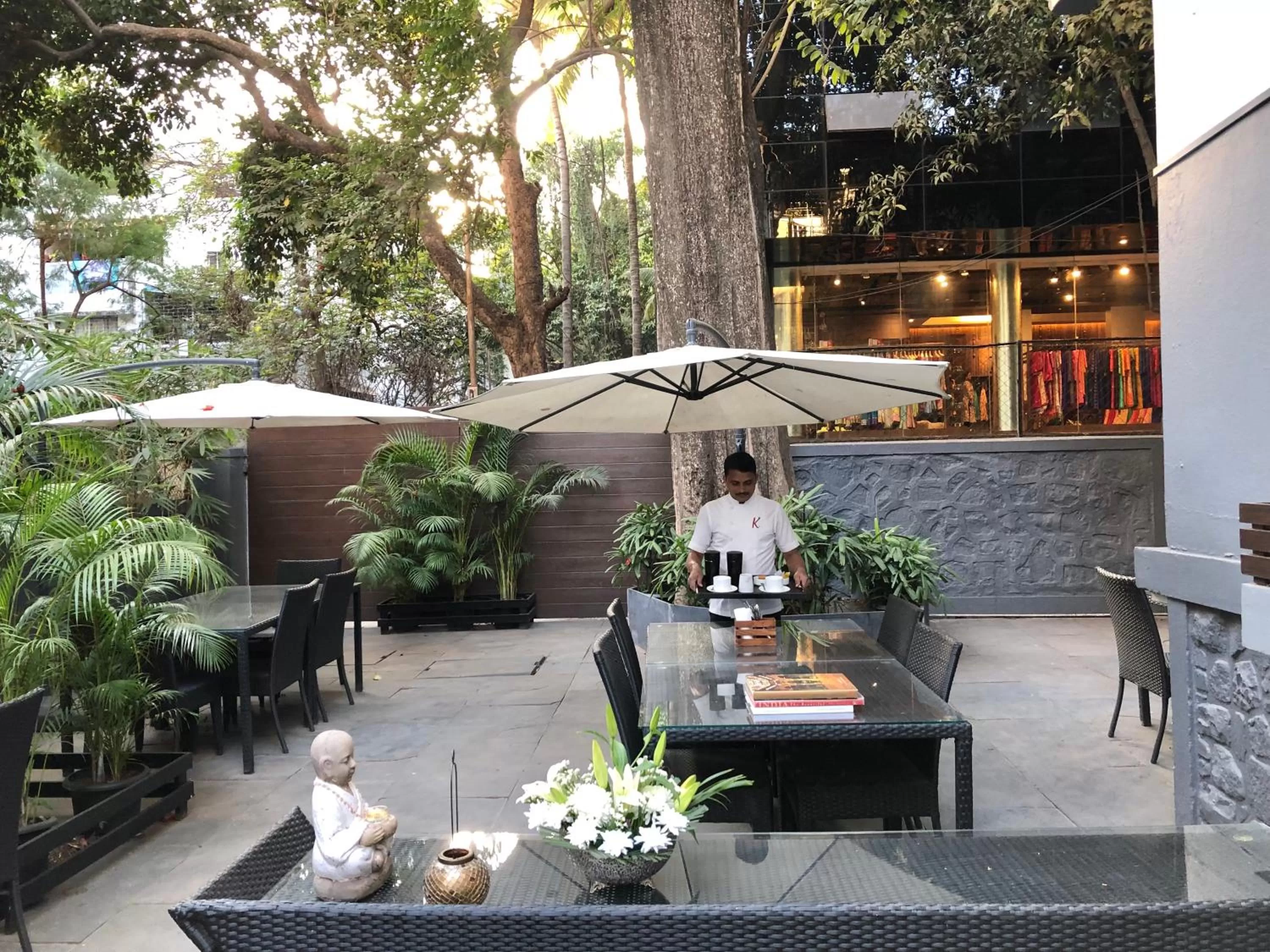 Restaurant/places to eat in Hotel Ketan