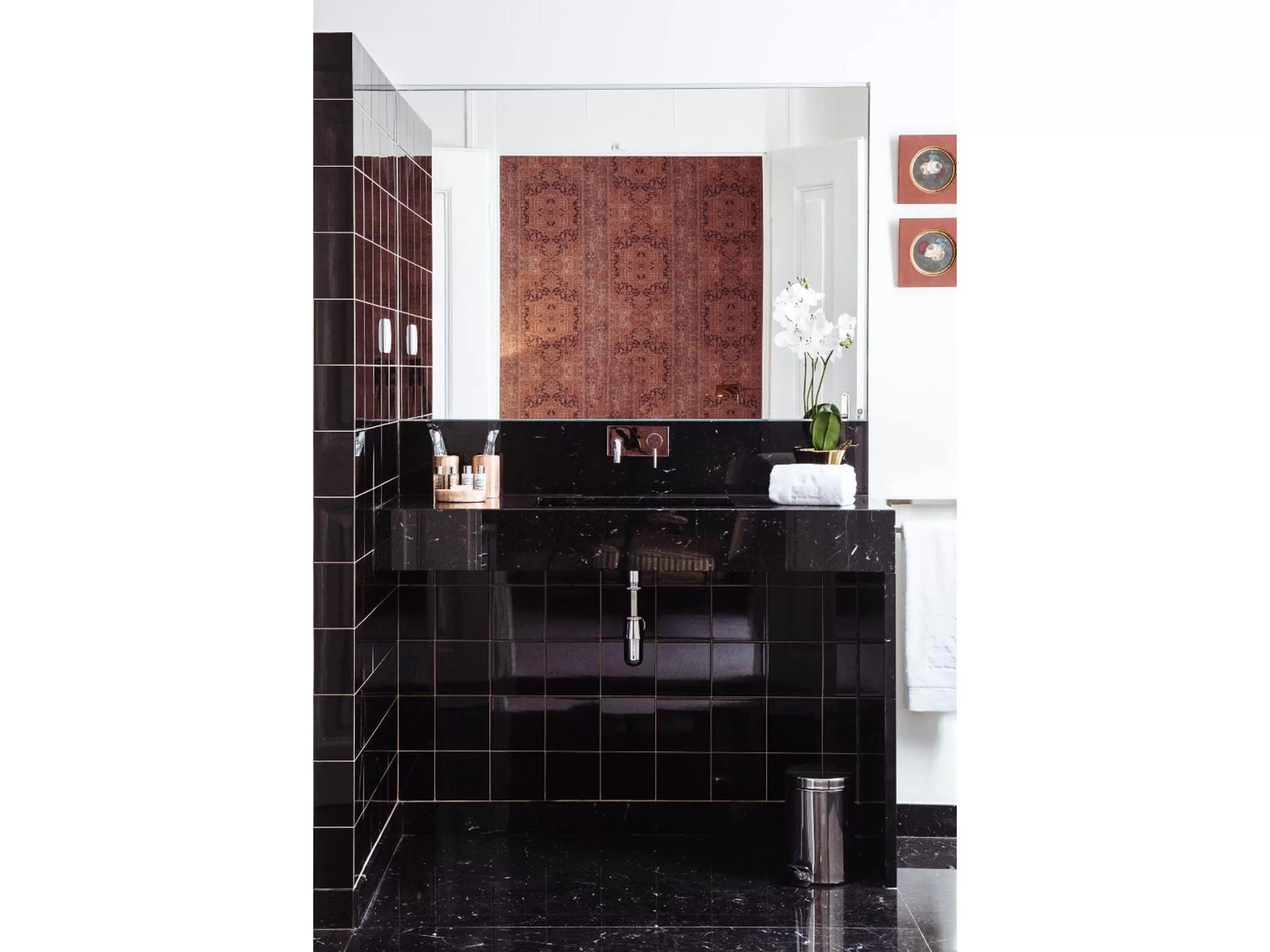 Toilet in Dear Lisbon - Gallery House