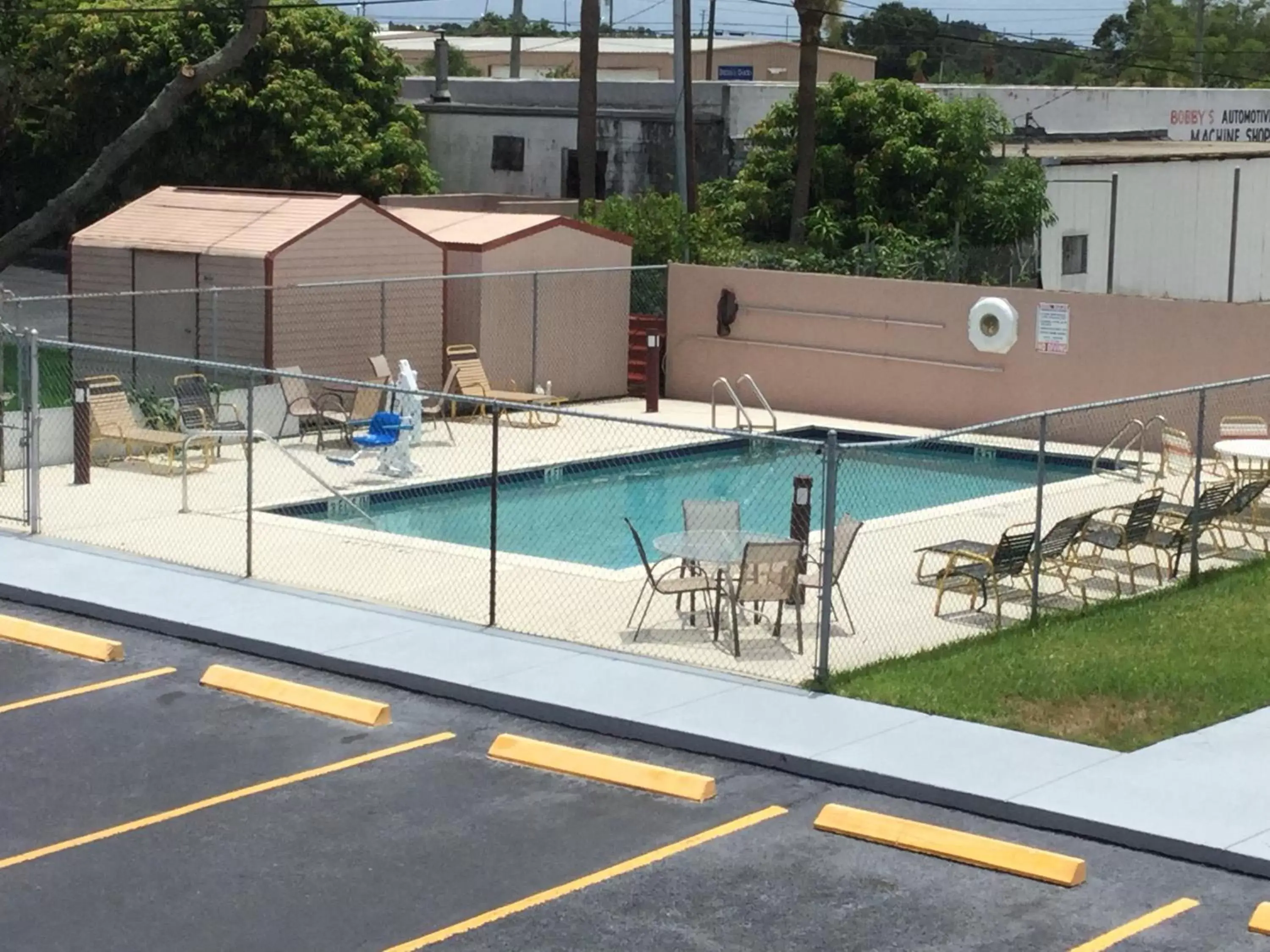 On site, Pool View in Redfinn Inn