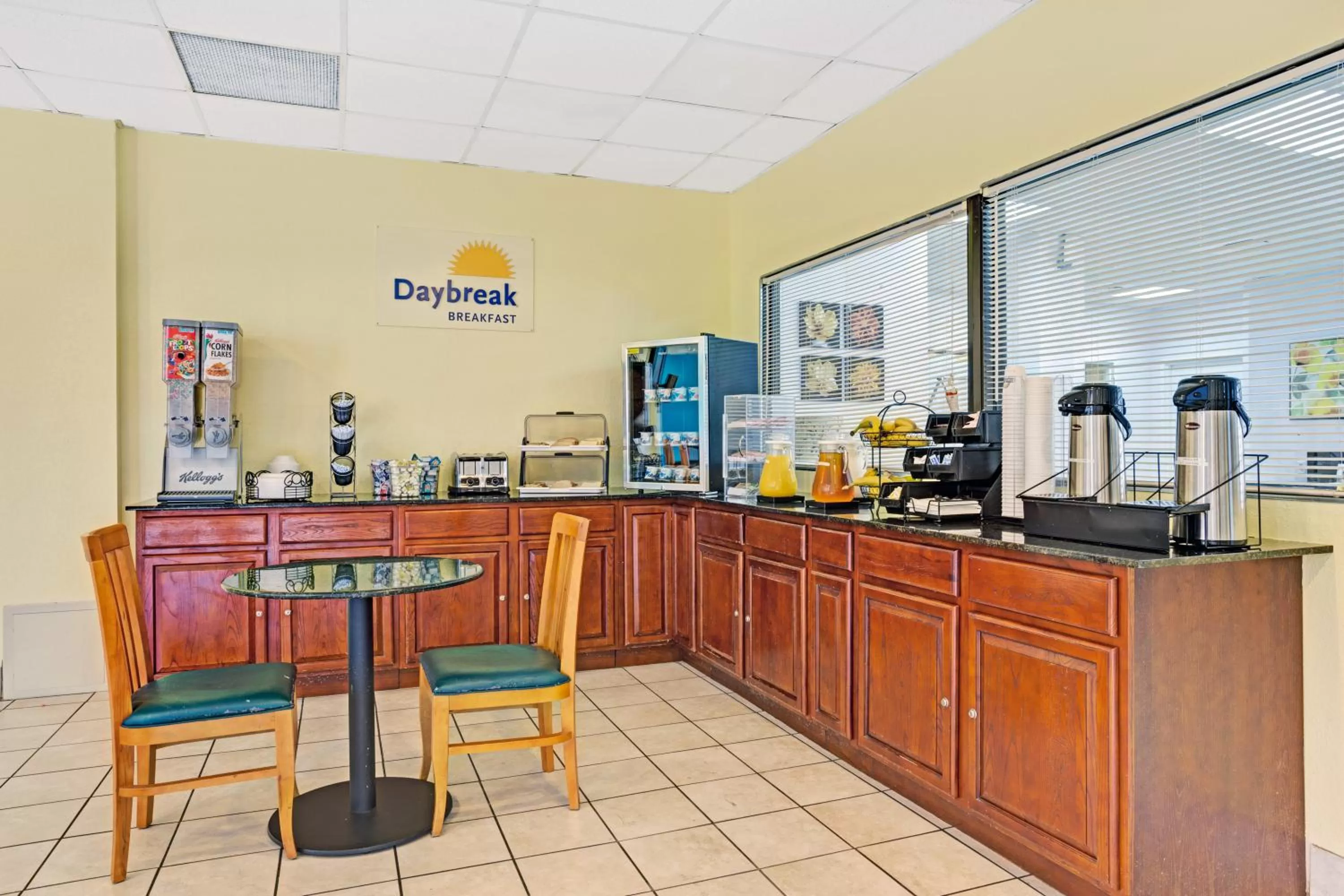 Food and drinks in Days Inn by Wyndham Norfolk Military Circle