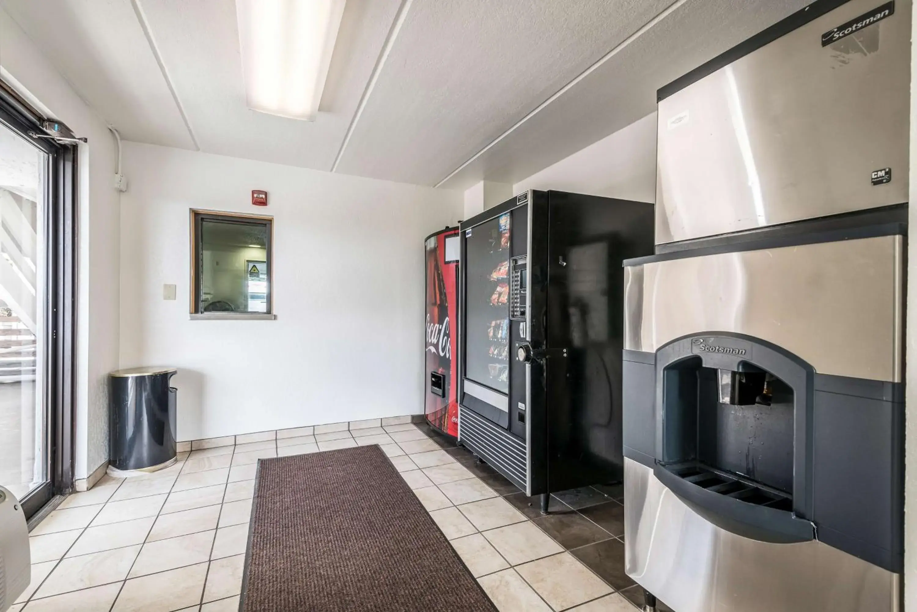 Property building, Kitchen/Kitchenette in Motel 6-Birmingham, AL