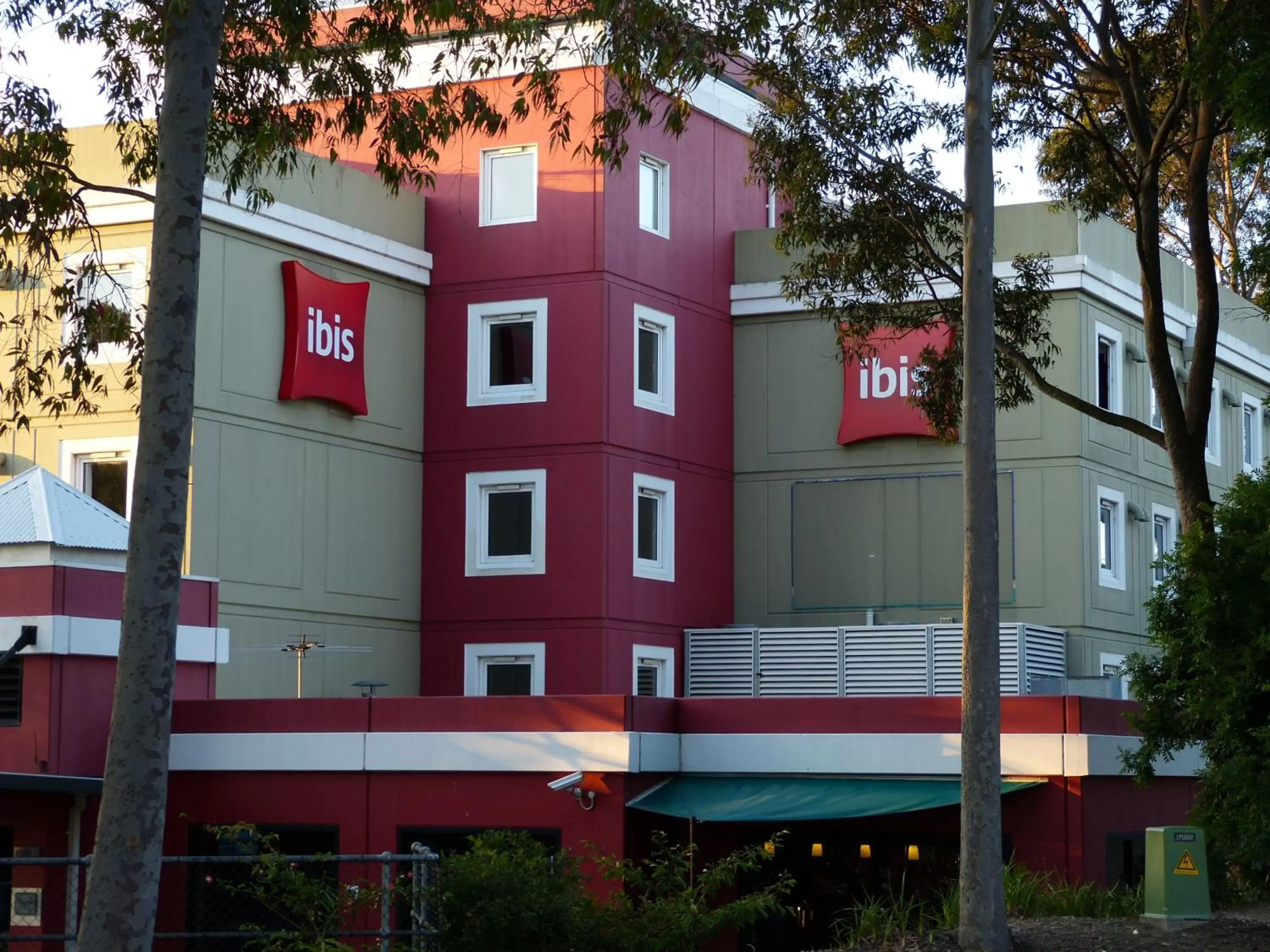 Facade/entrance in ibis Thornleigh