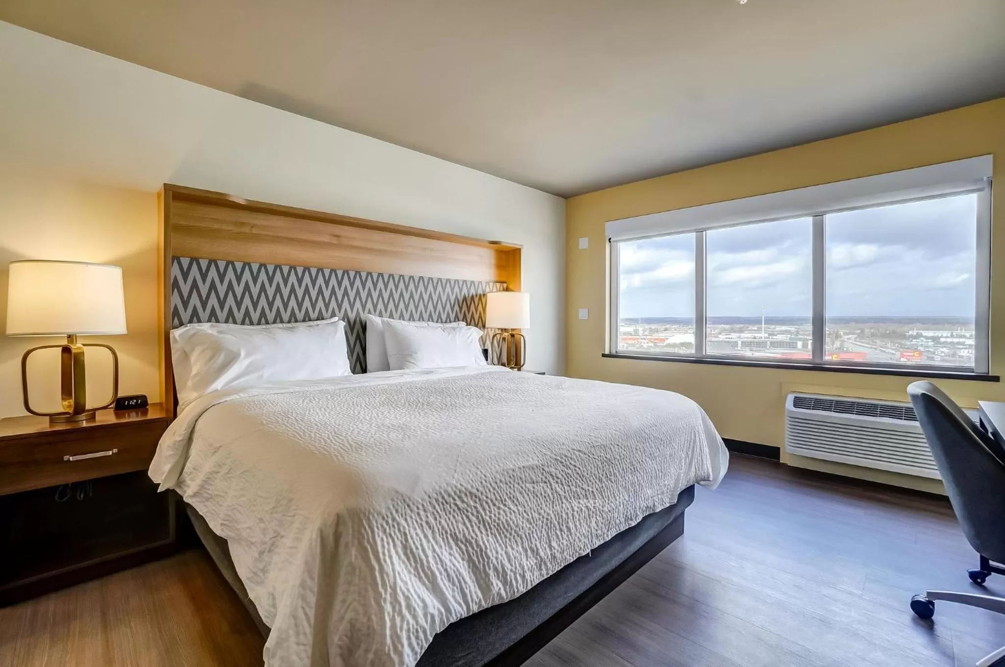 Standard King Room in Holiday Inn Gatineau - Ottawa by IHG