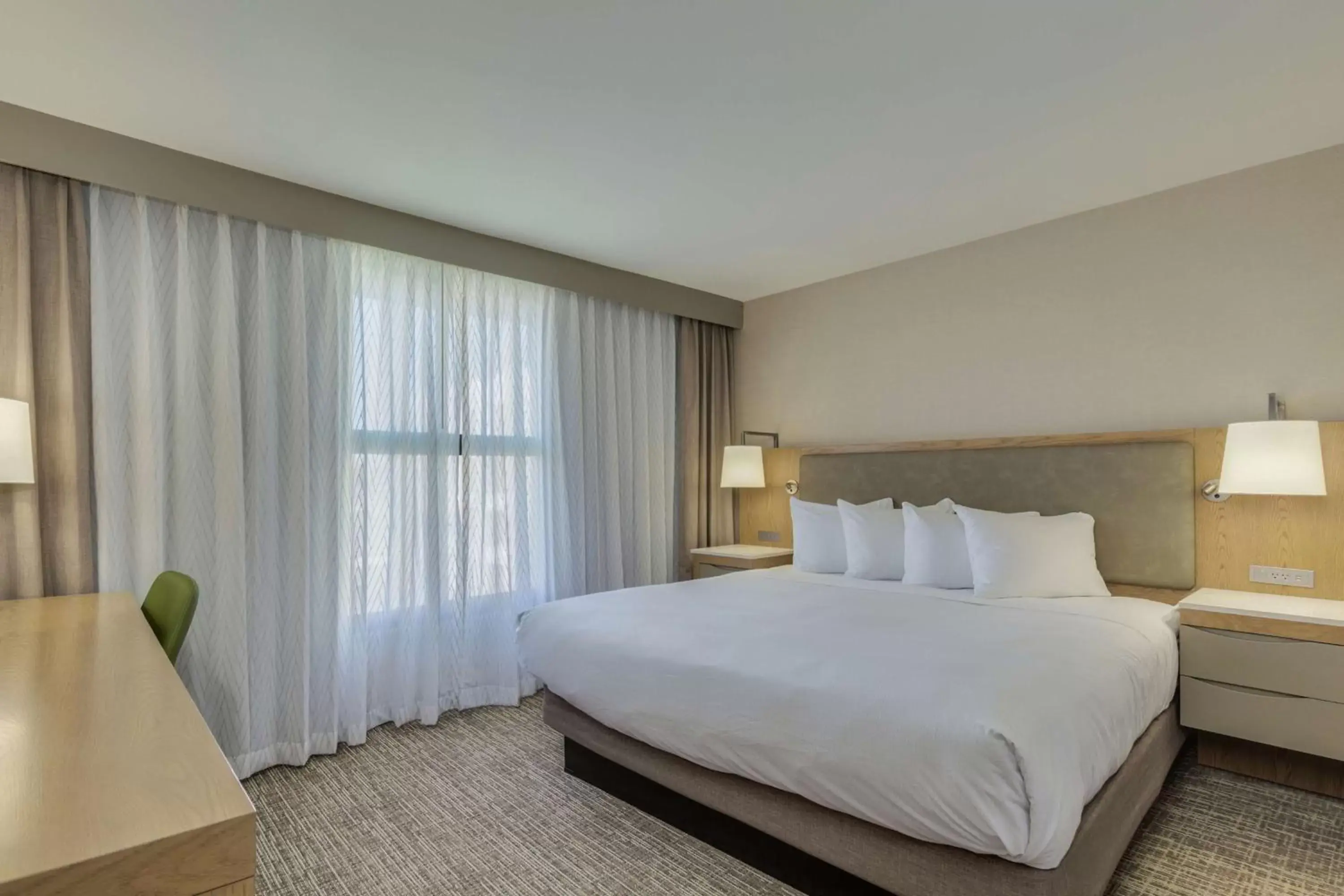 Bedroom, Bed in DoubleTree by Hilton Chandler Phoenix, AZ Bedroom, Bed in DoubleTree by Hilton Chandler Phoenix, AZ