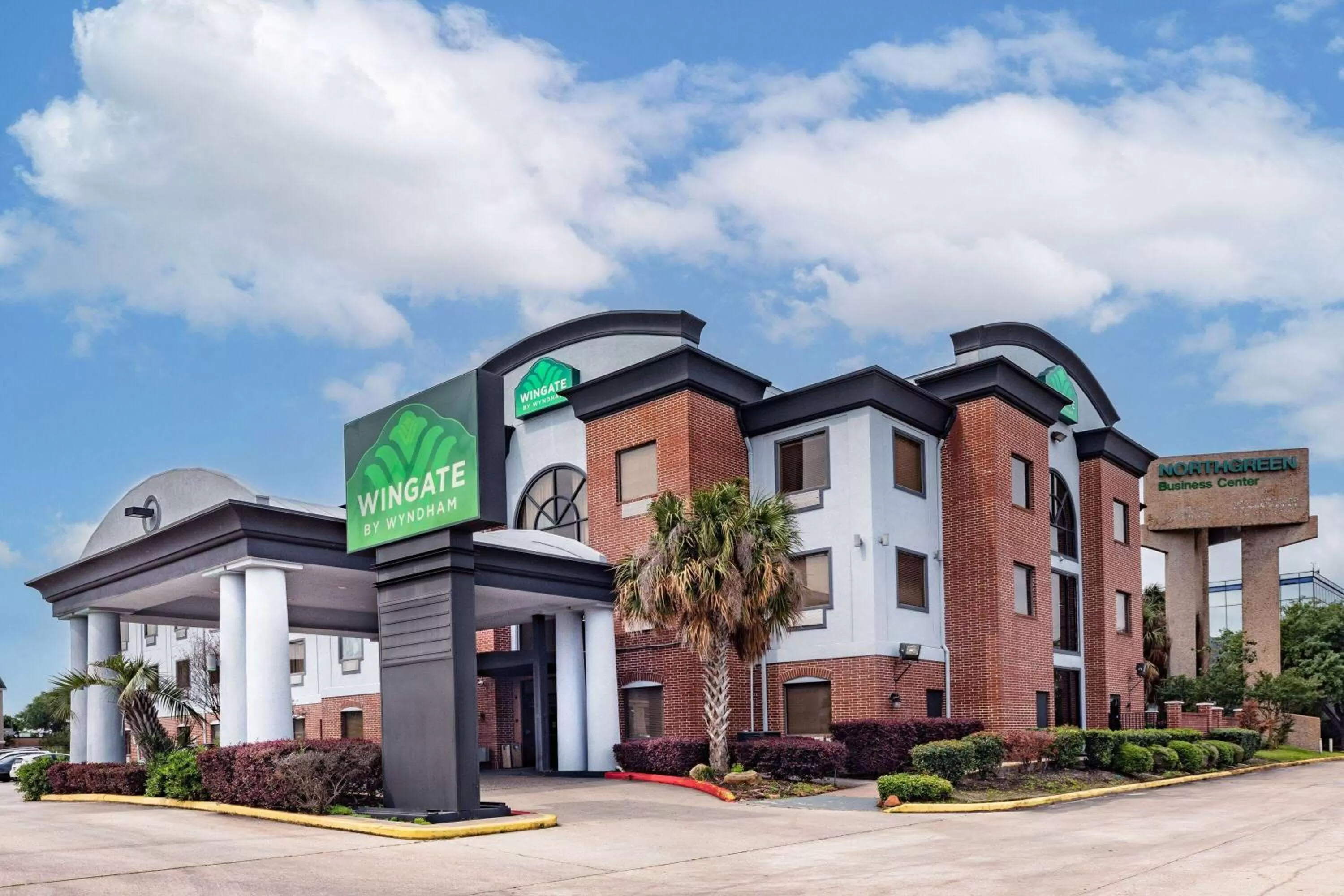 Property building in Wingate by Wyndham Houston Bush Intercontinental Airport