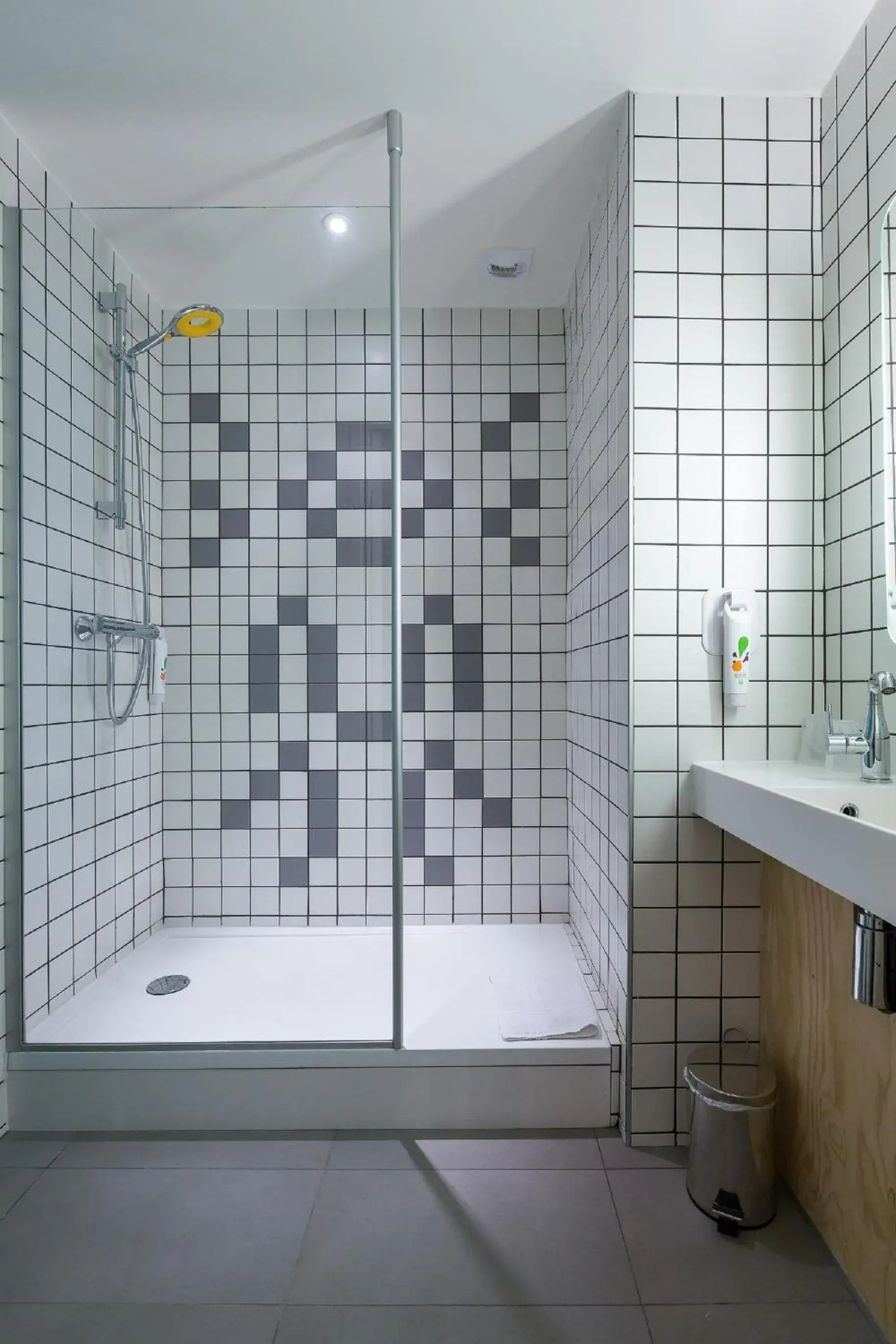 Bathroom in Ibis Styles Paris Place d'Italie - Butte Aux Cailles