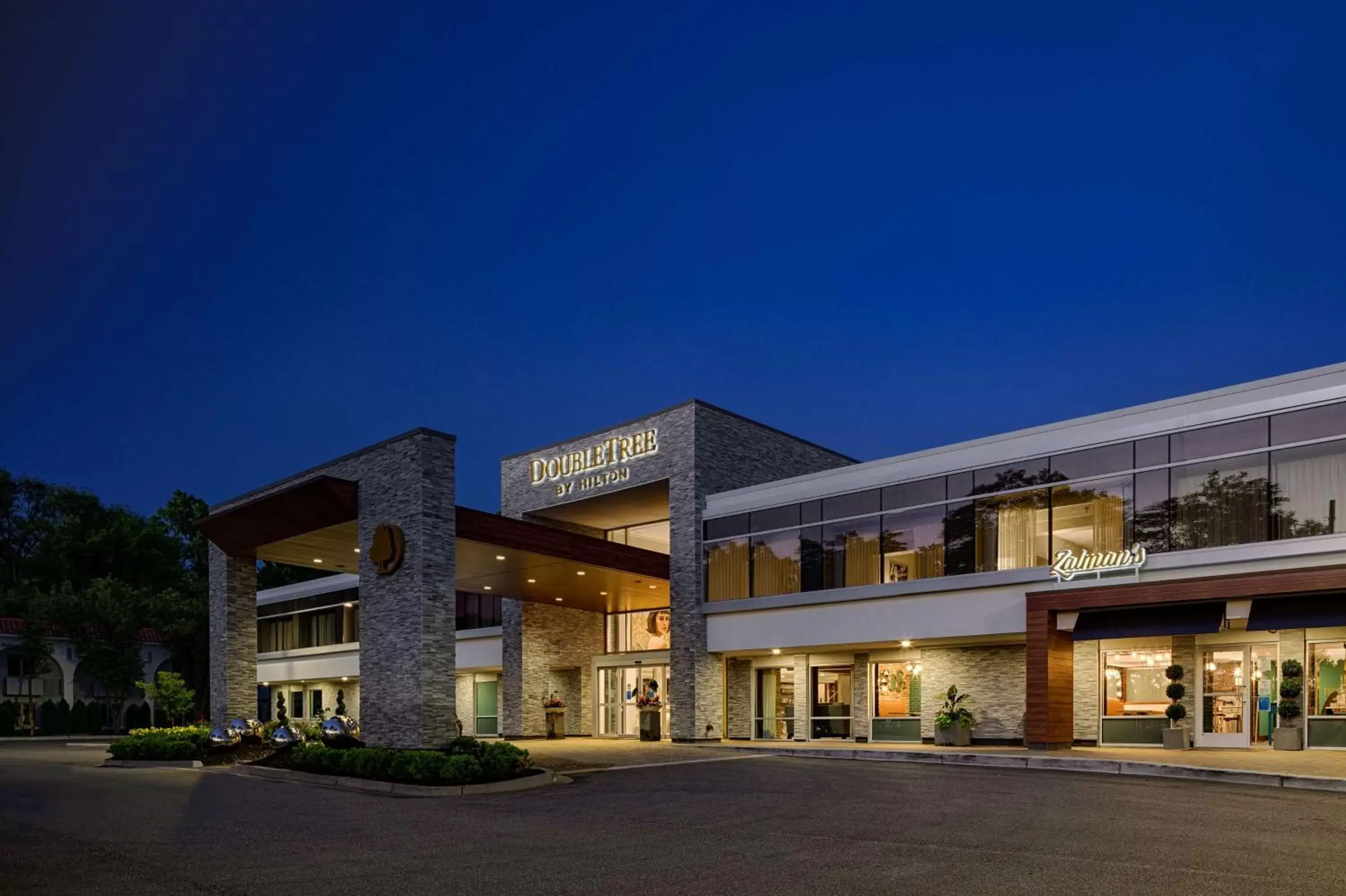 Property Building in The Kingsley Bloomfield Hills - a DoubleTree by Hilton