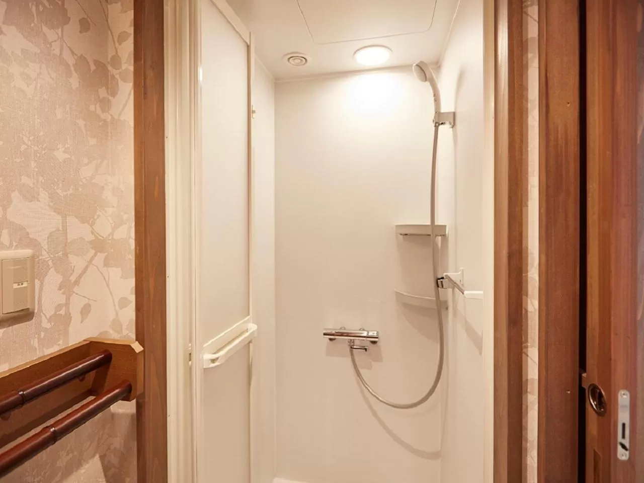 Shower in Yukinohana