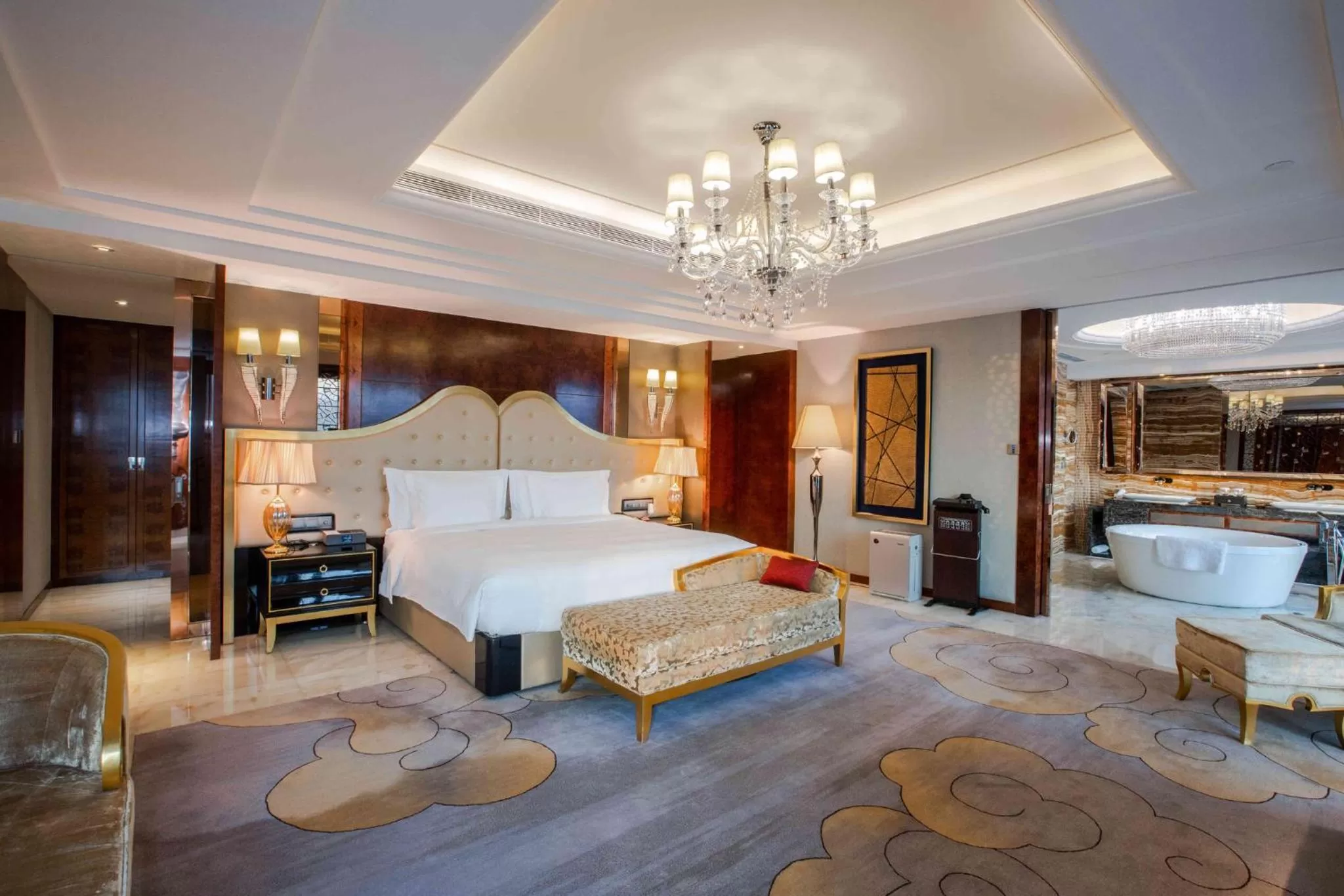Photo of the whole room, Bed in Crowne Plaza Hotel Lanzhou by IHG