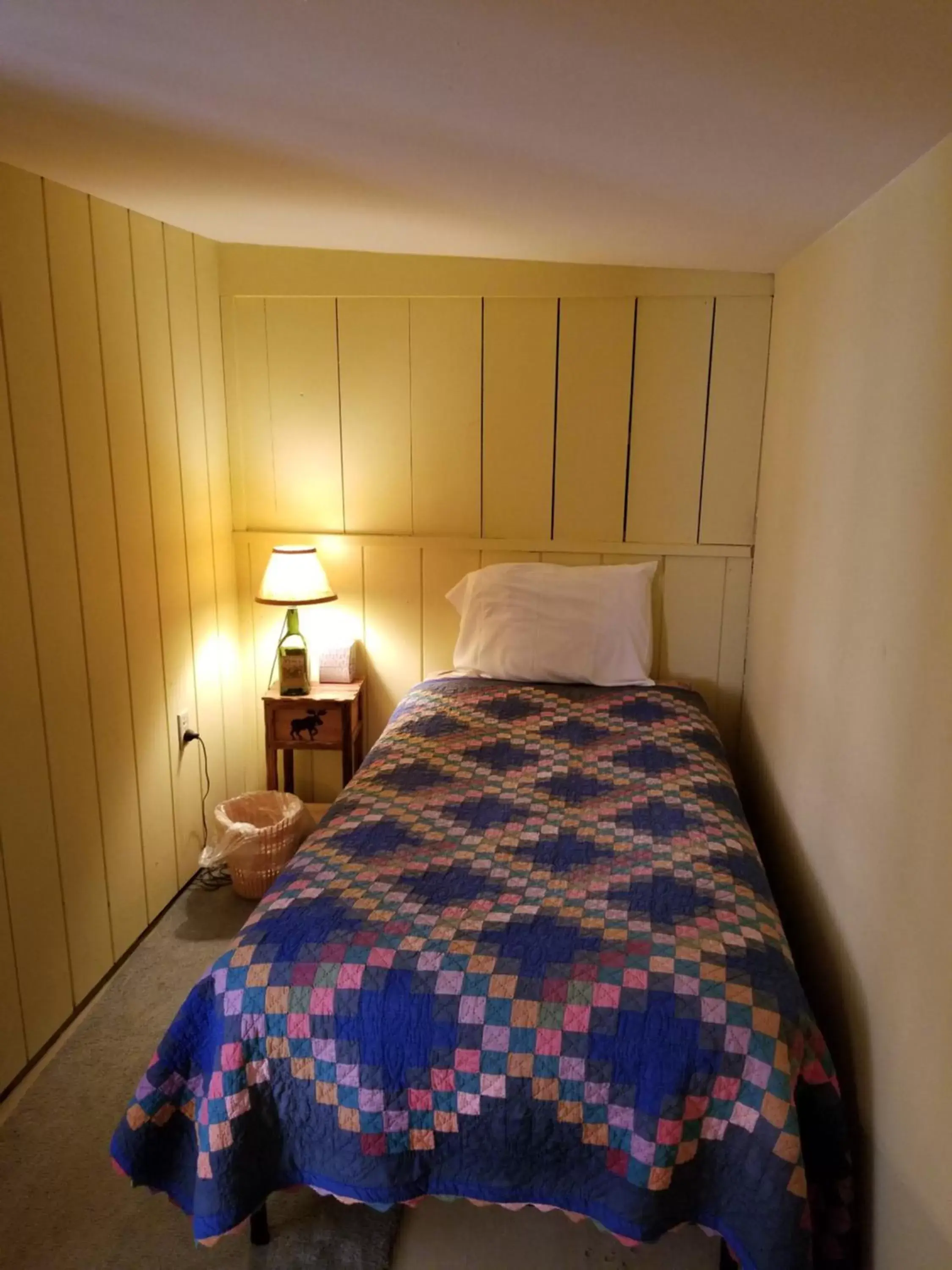 Bed in Trails End Inn