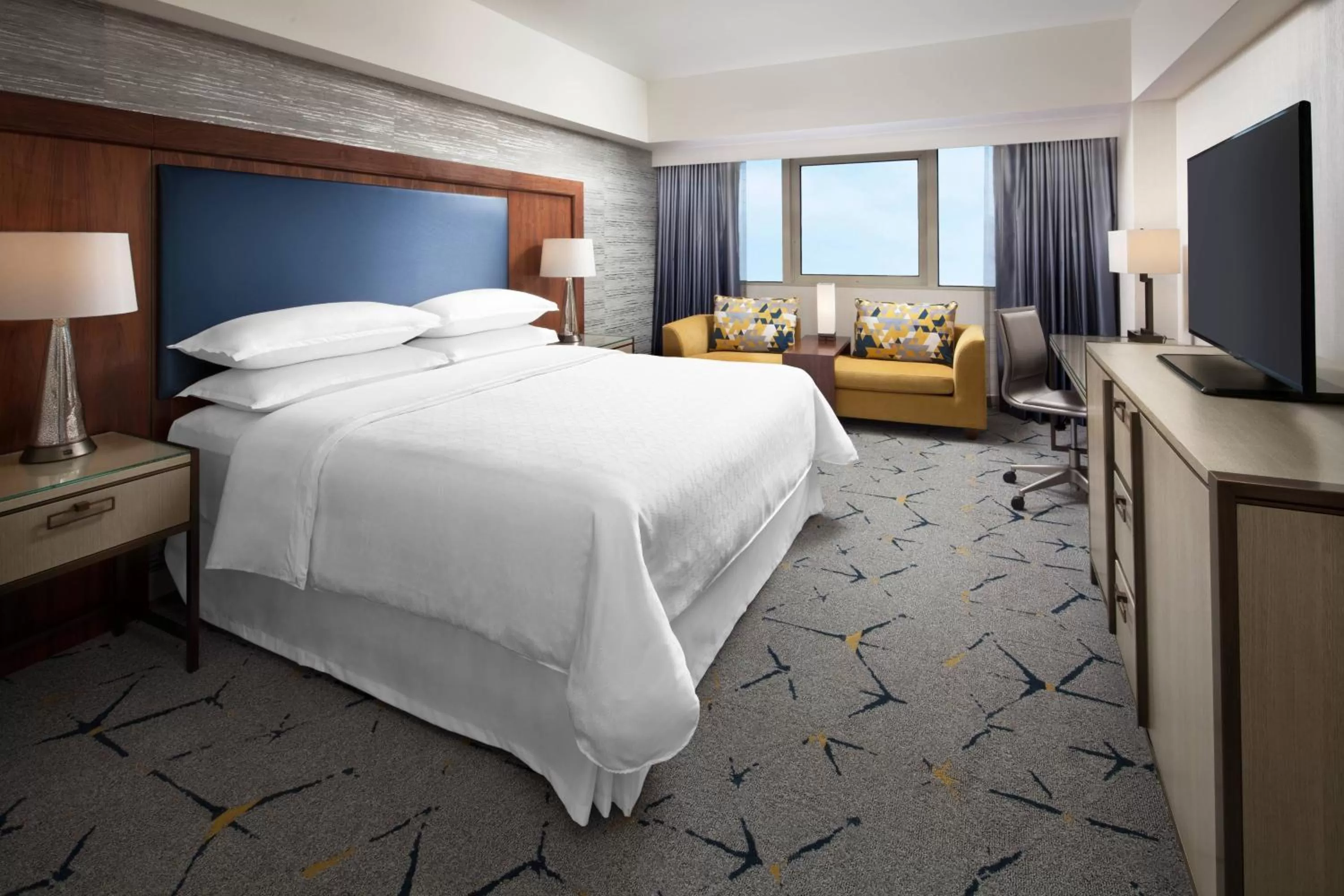 Photo of the whole room, Bed in Sheraton Gateway Los Angeles Hotel