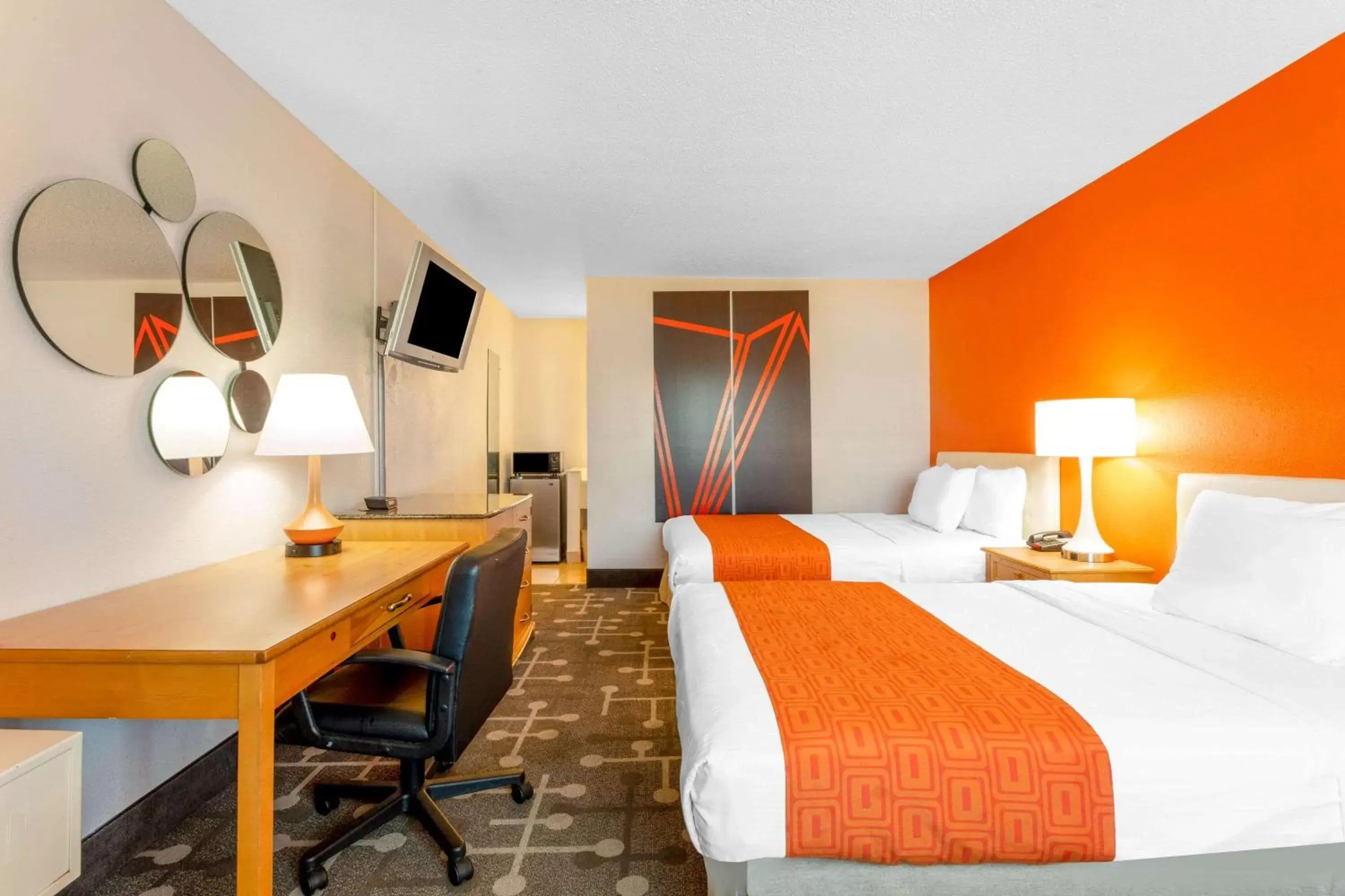 Photo of the whole room, Bed in Howard Johnson by Wyndham Virginia Beach Photo of the whole room, Bed in Howard Johnson by Wyndham Virginia Beach