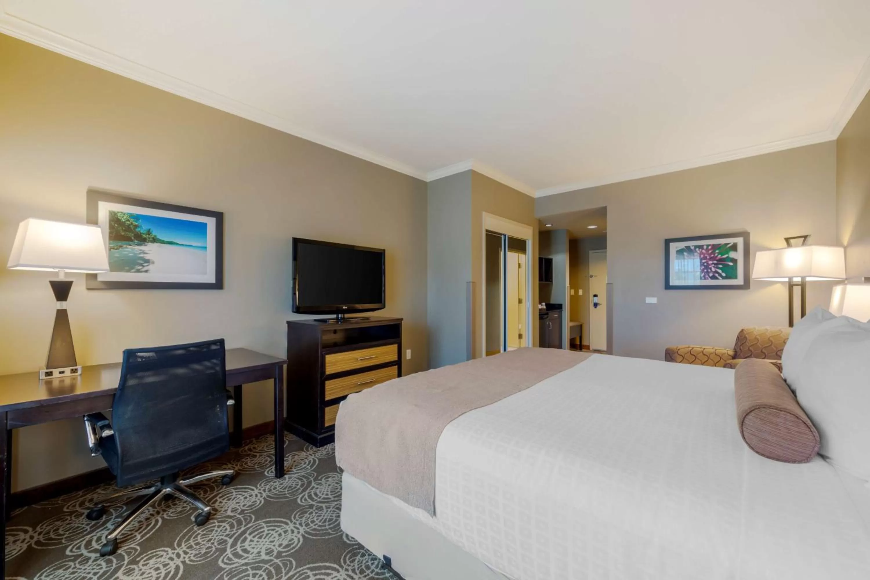 Bedroom, Bed in Best Western Plus Miami Airport North Hotel & Suites