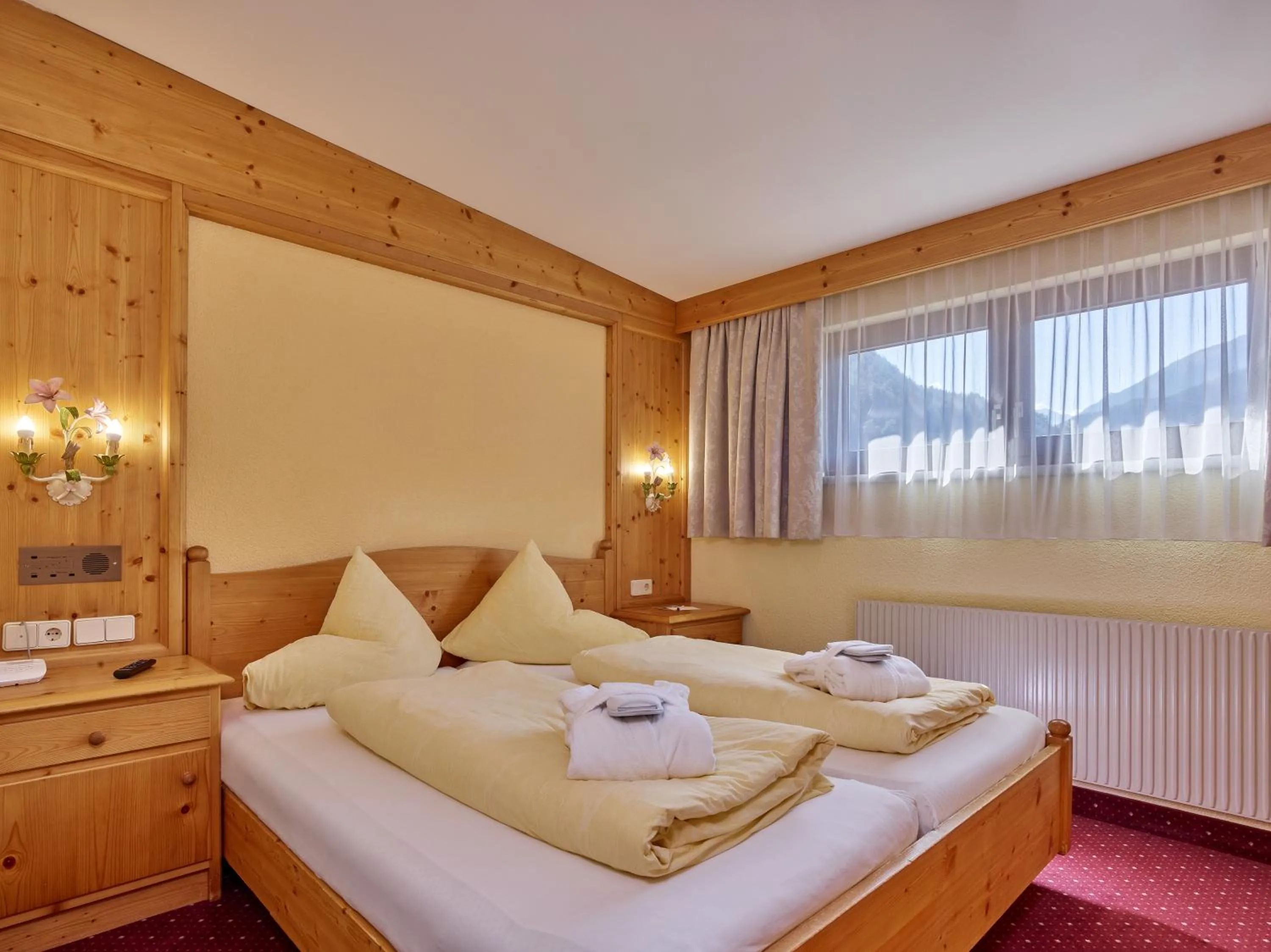 Photo of the whole room, Bed in Hotel Erhart Sölden