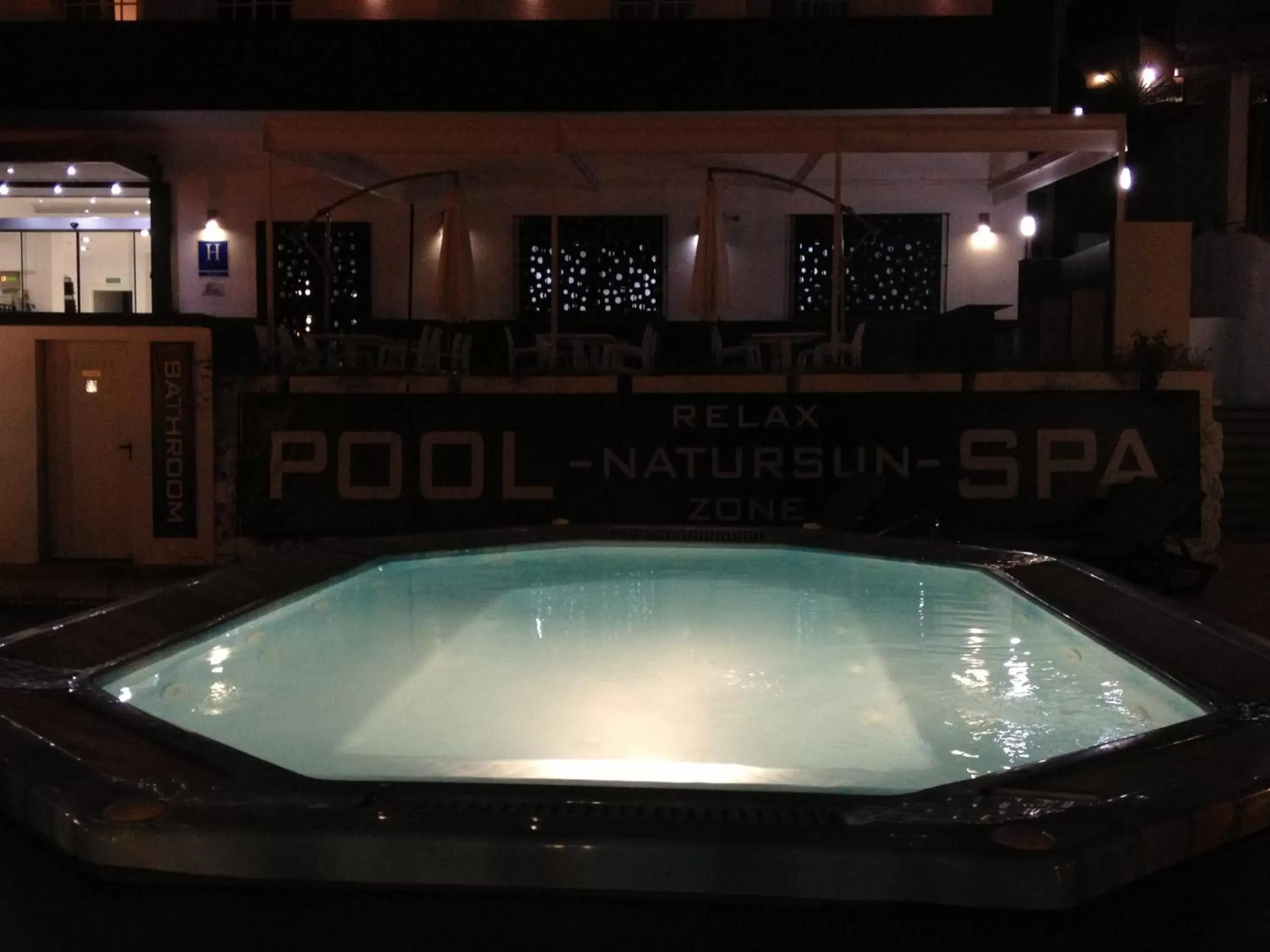 Hot Tub, Swimming Pool in Hotel Natursun