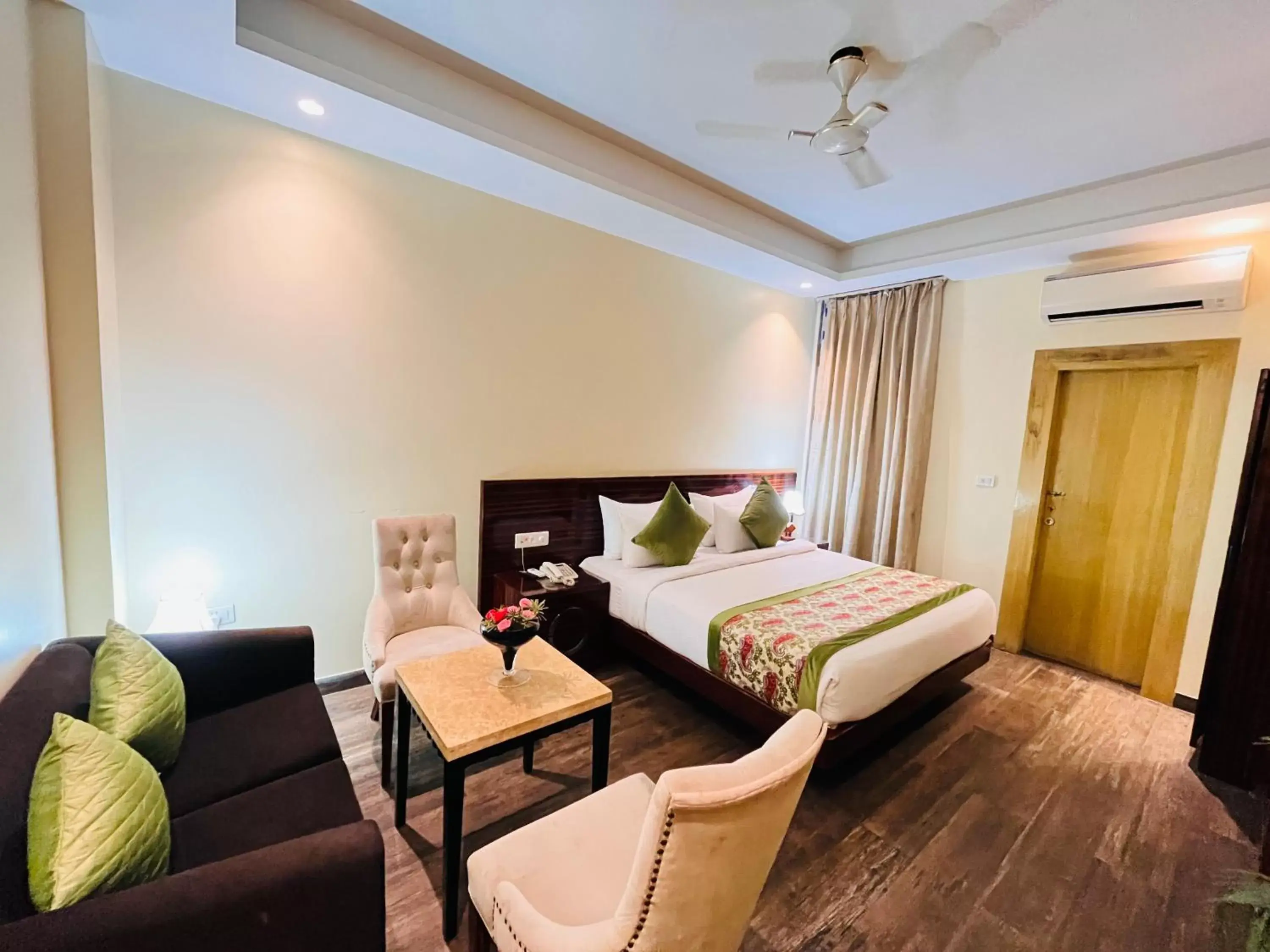 Bed in Hotel Banz - Near Delhi International Airport