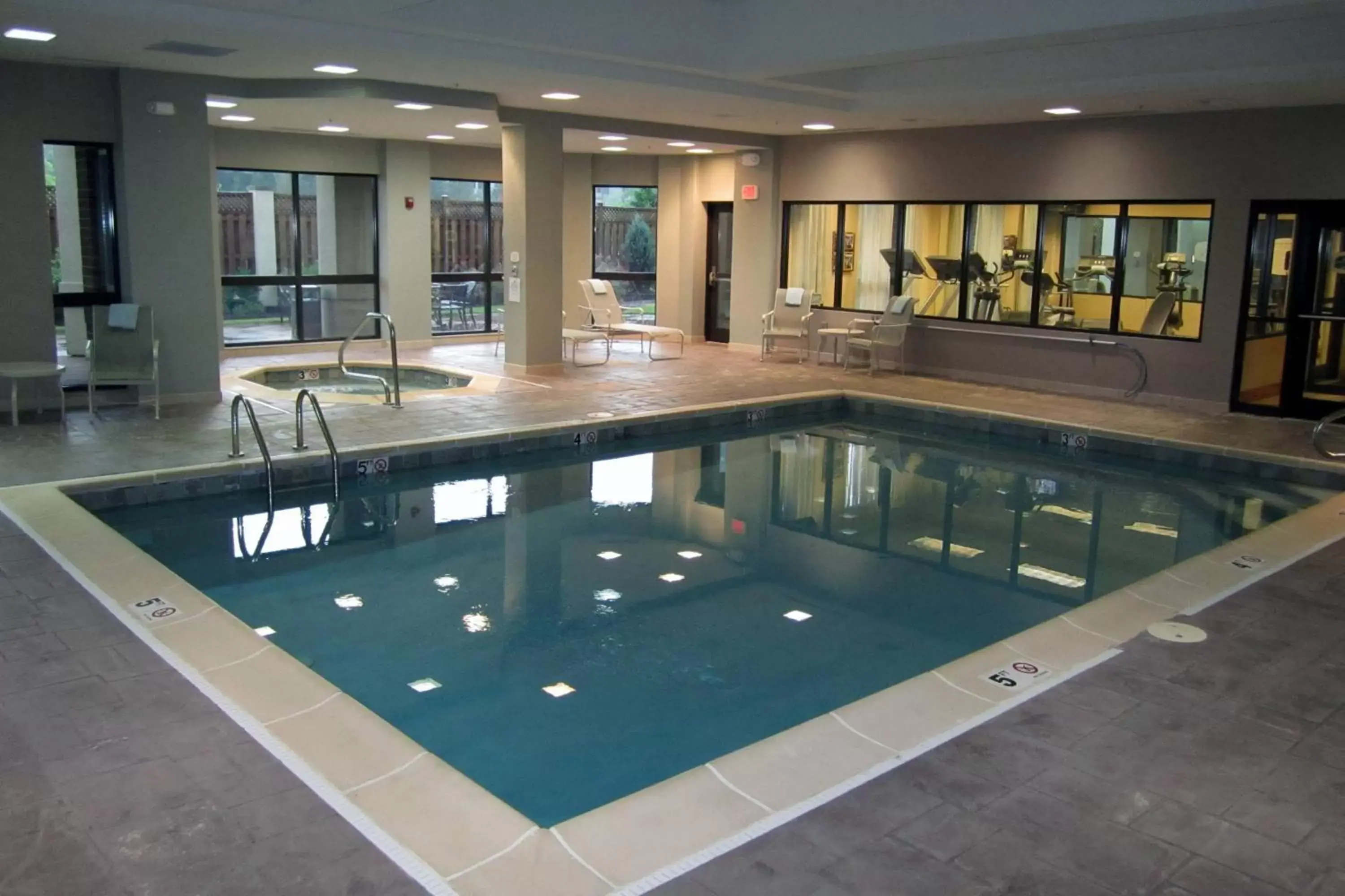 Swimming Pool in Courtyard by Marriott Akron Stow