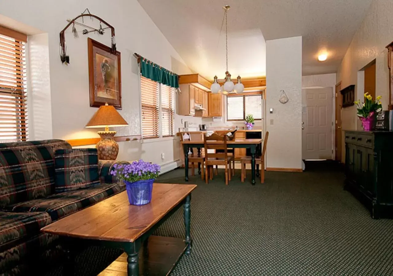 Dining Area in Wildwood Inn