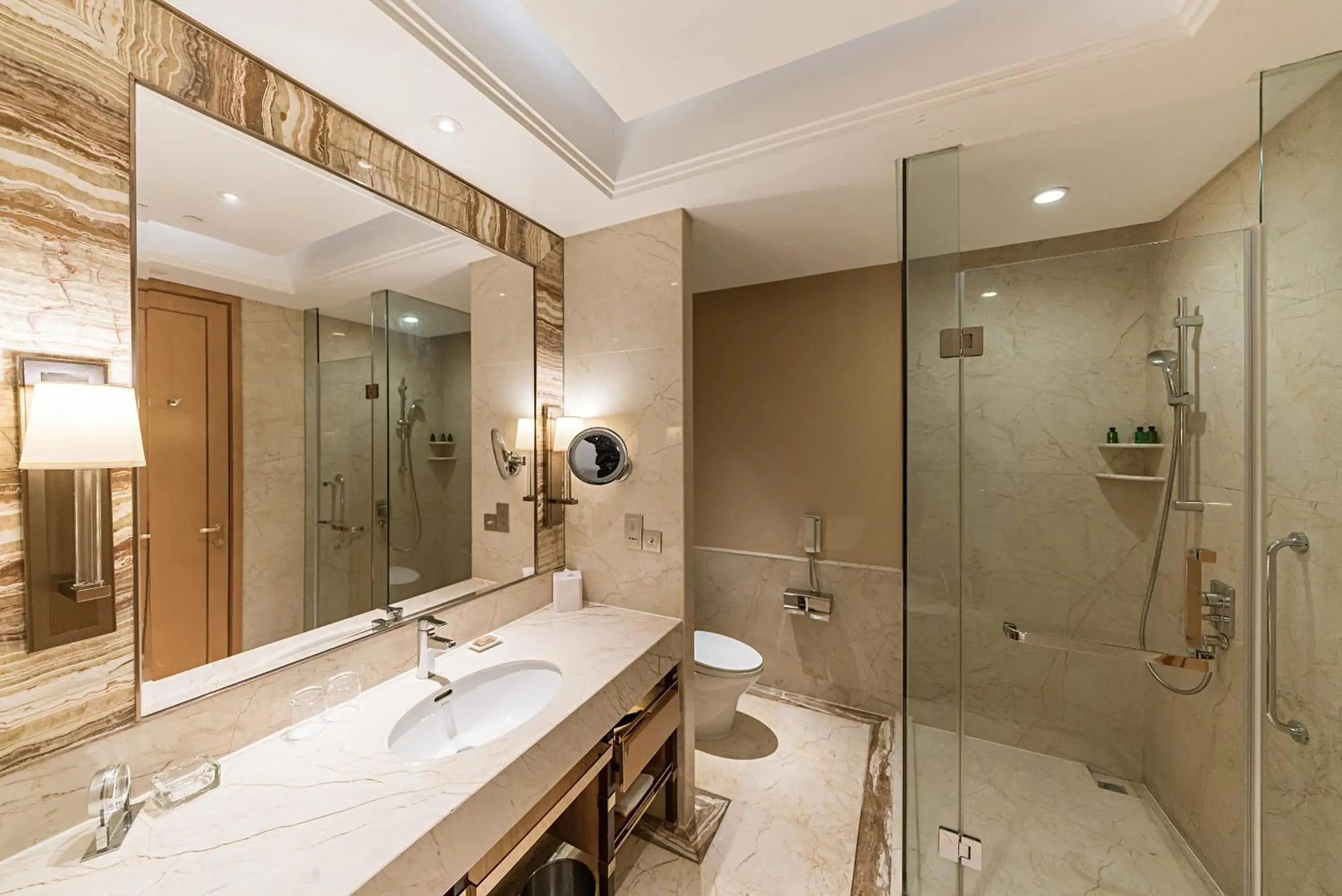 Shower, Bathroom in Intercontinental Changzhou