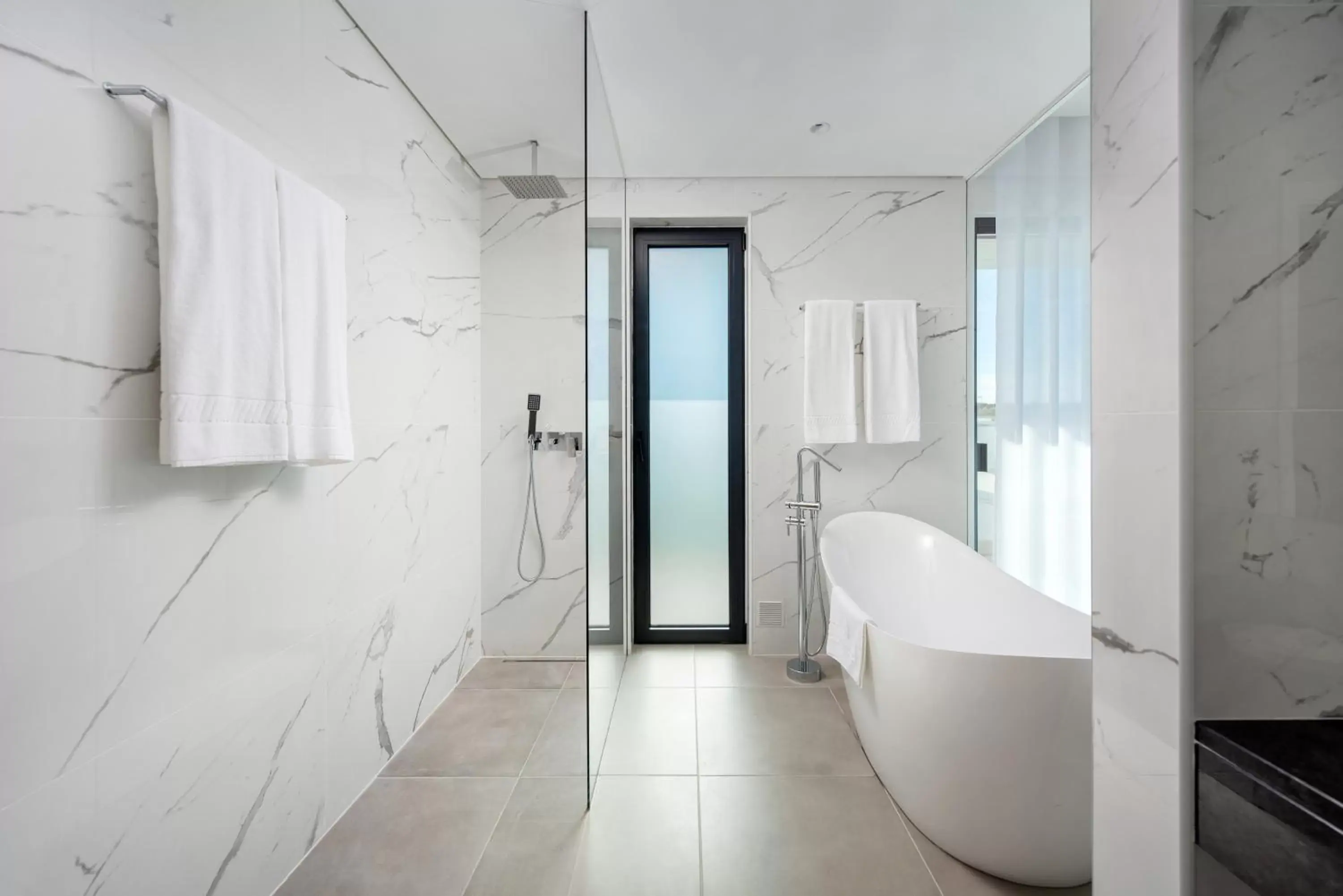 Deluxe Double Room with Bath in Vila Luna B&B Deluxe Double Room with Bath in Vila Luna B&B