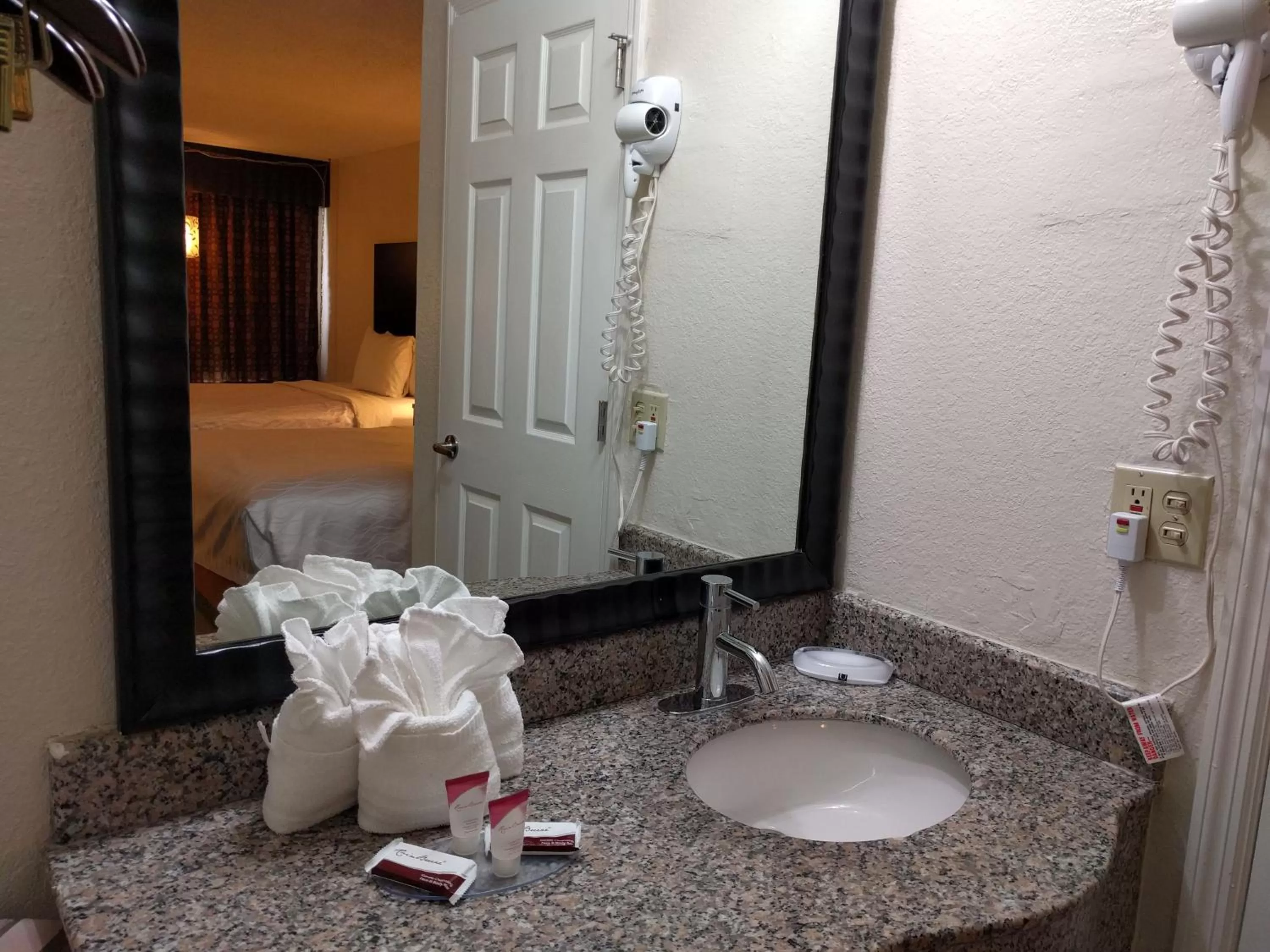 Bathroom in Red Carpet Inn Airport Fort Lauderdale