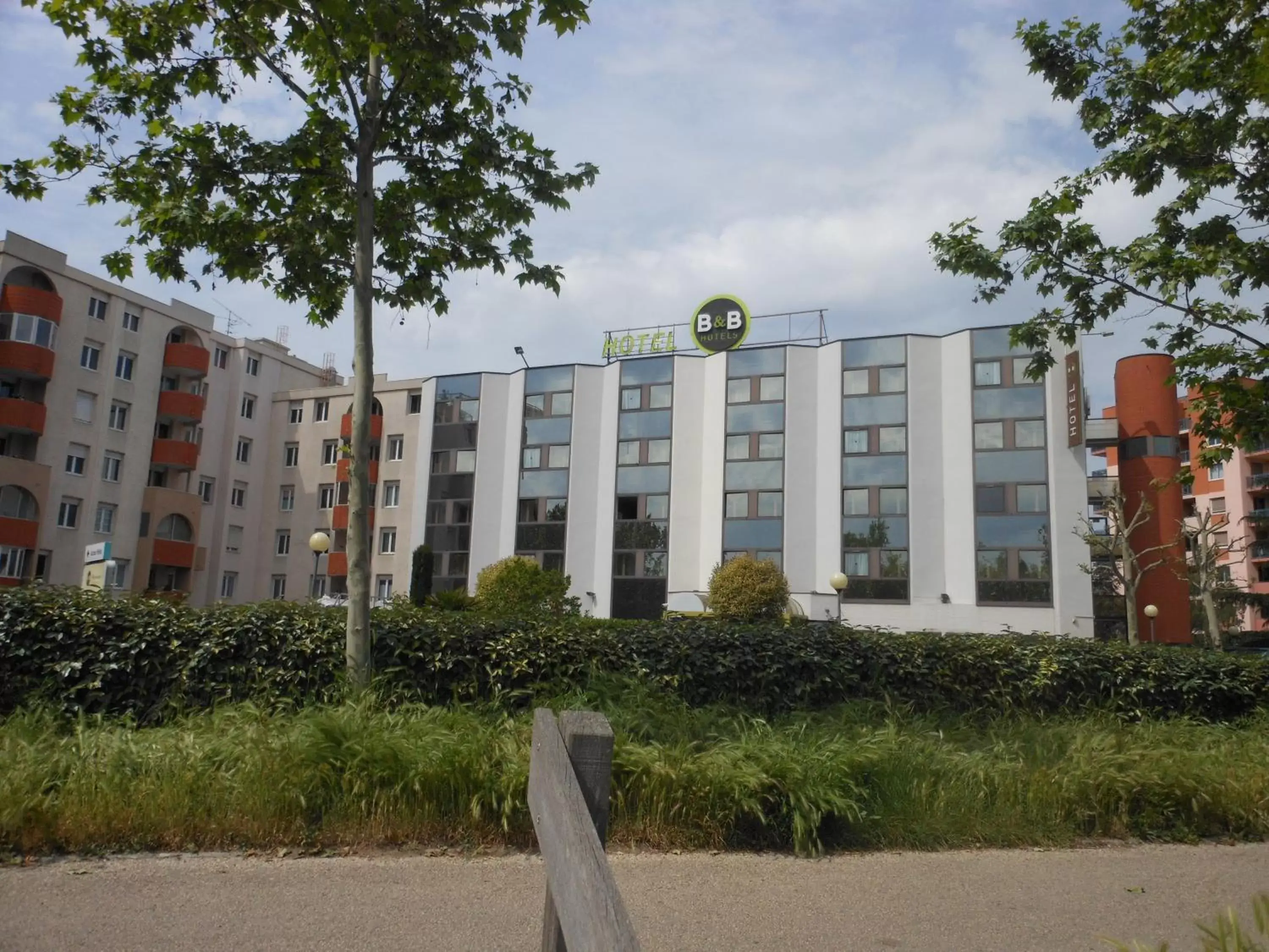 Nearby landmark, Property Building in B&B HOTEL Toulouse Centre Canal du Midi