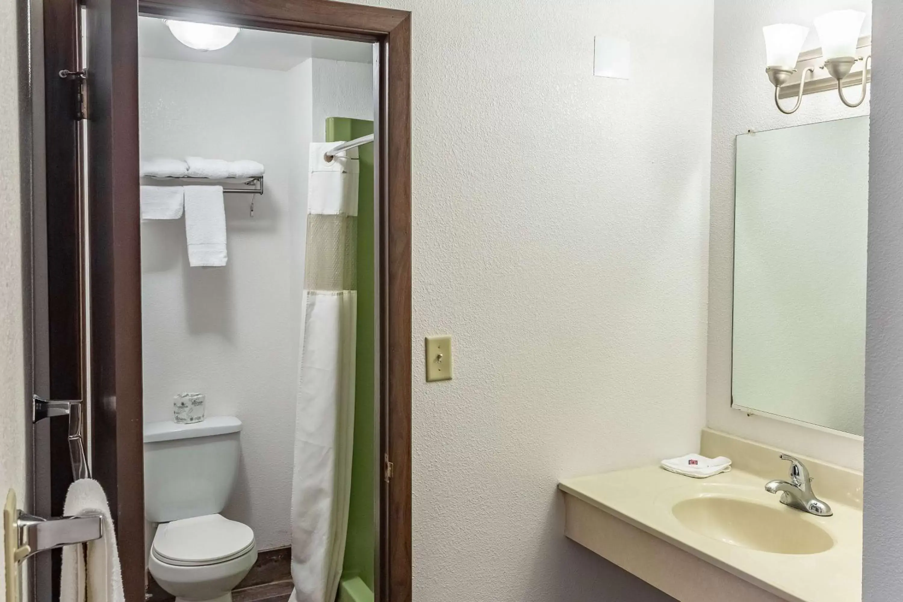 Toilet, Bathroom in Motel 6-Fond Du Lac, WI