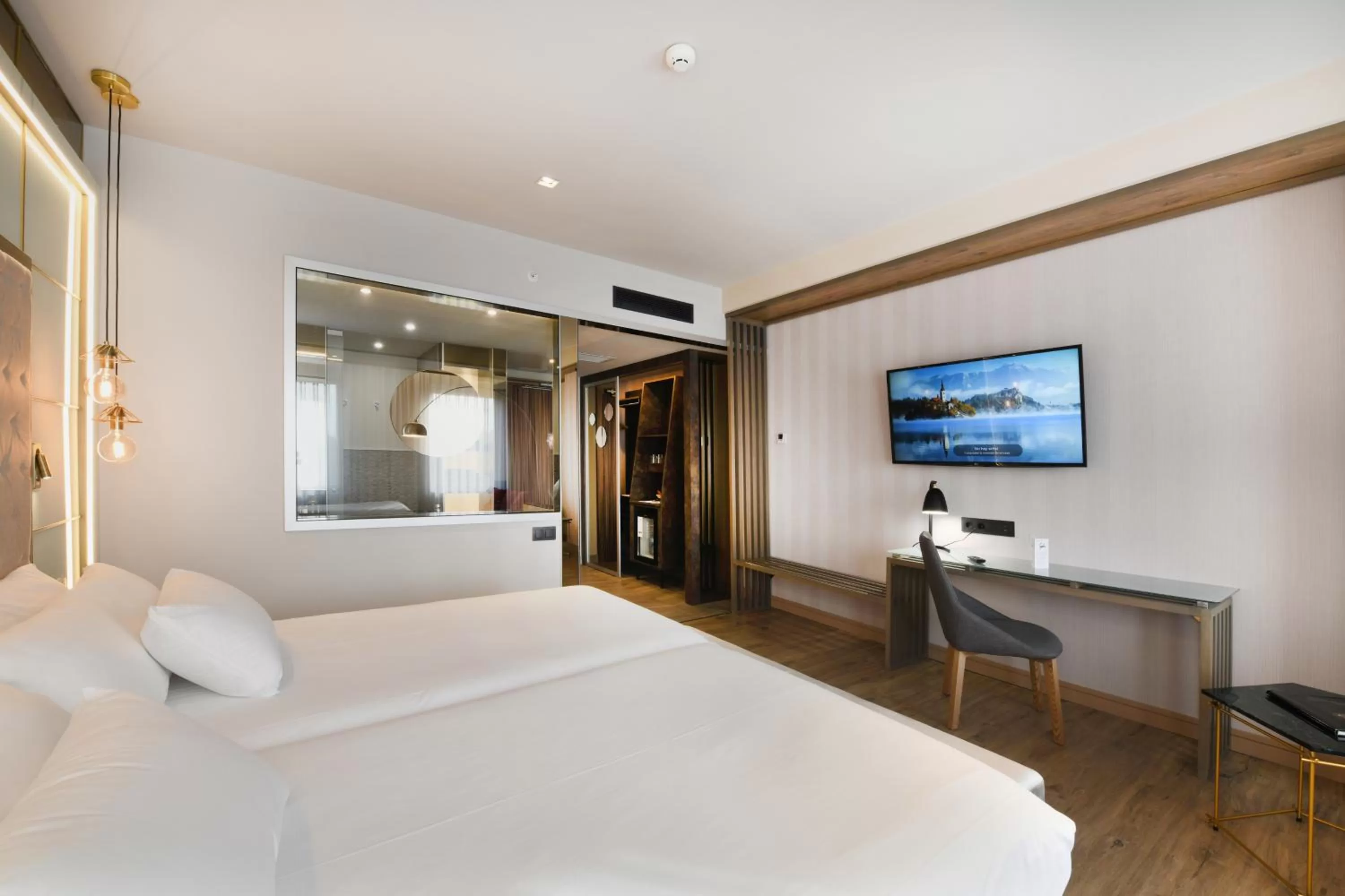 Photo of the whole room, Bed in Barceló Ourense