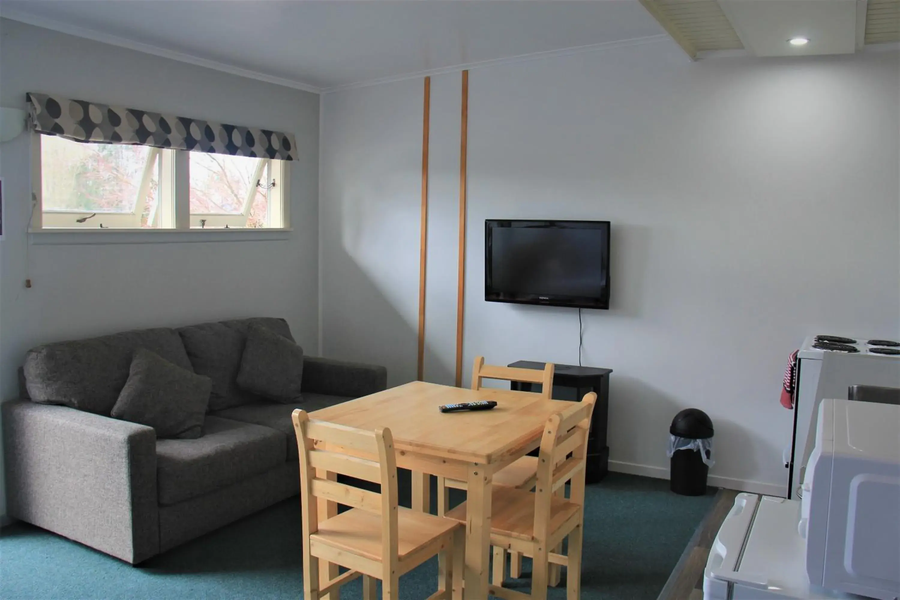 Living room, TV/Entertainment Center in Rotorua Hideaway Lodge