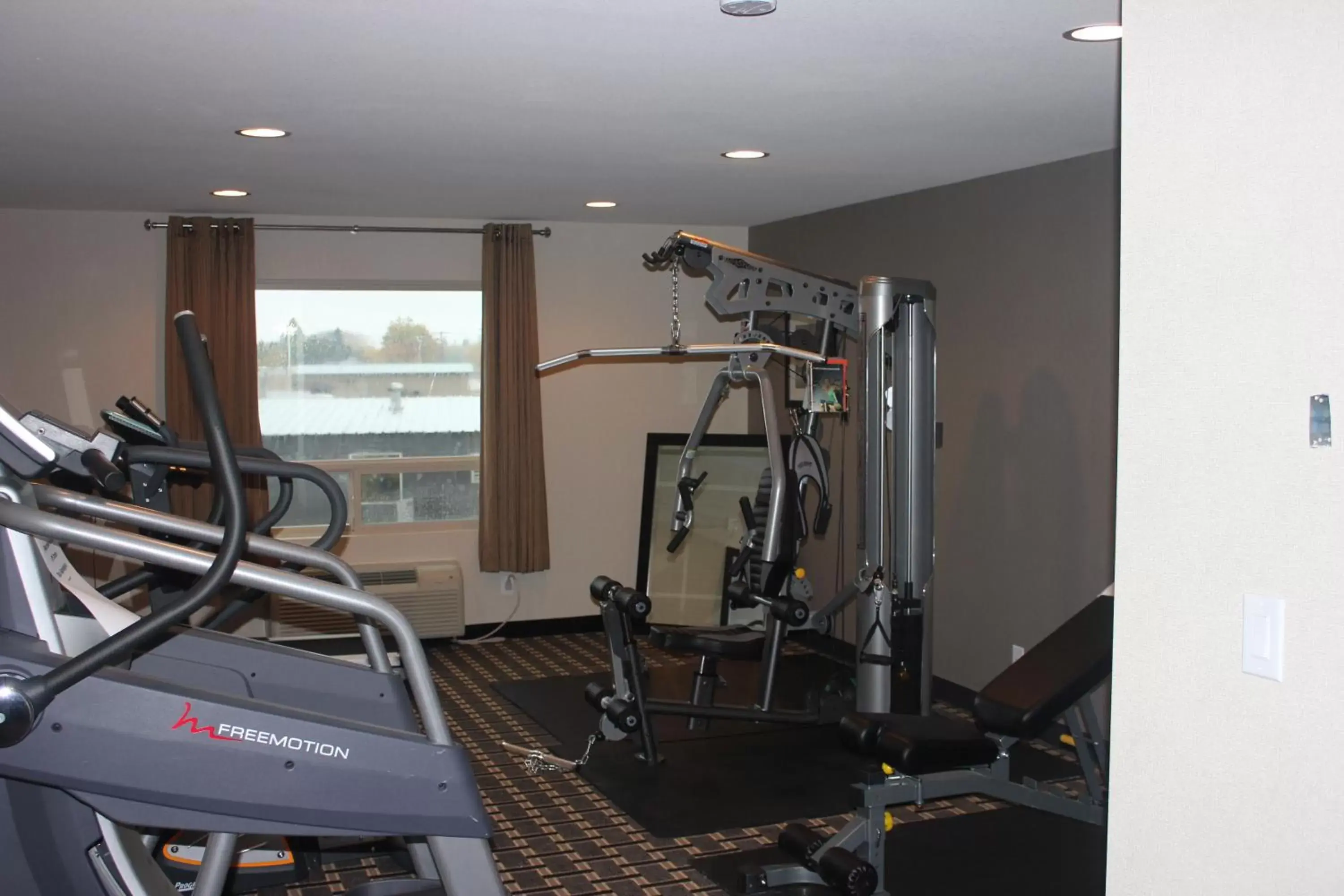Fitness centre/facilities, Fitness Center/Facilities in Western Star Inn & Suites Esterhazy