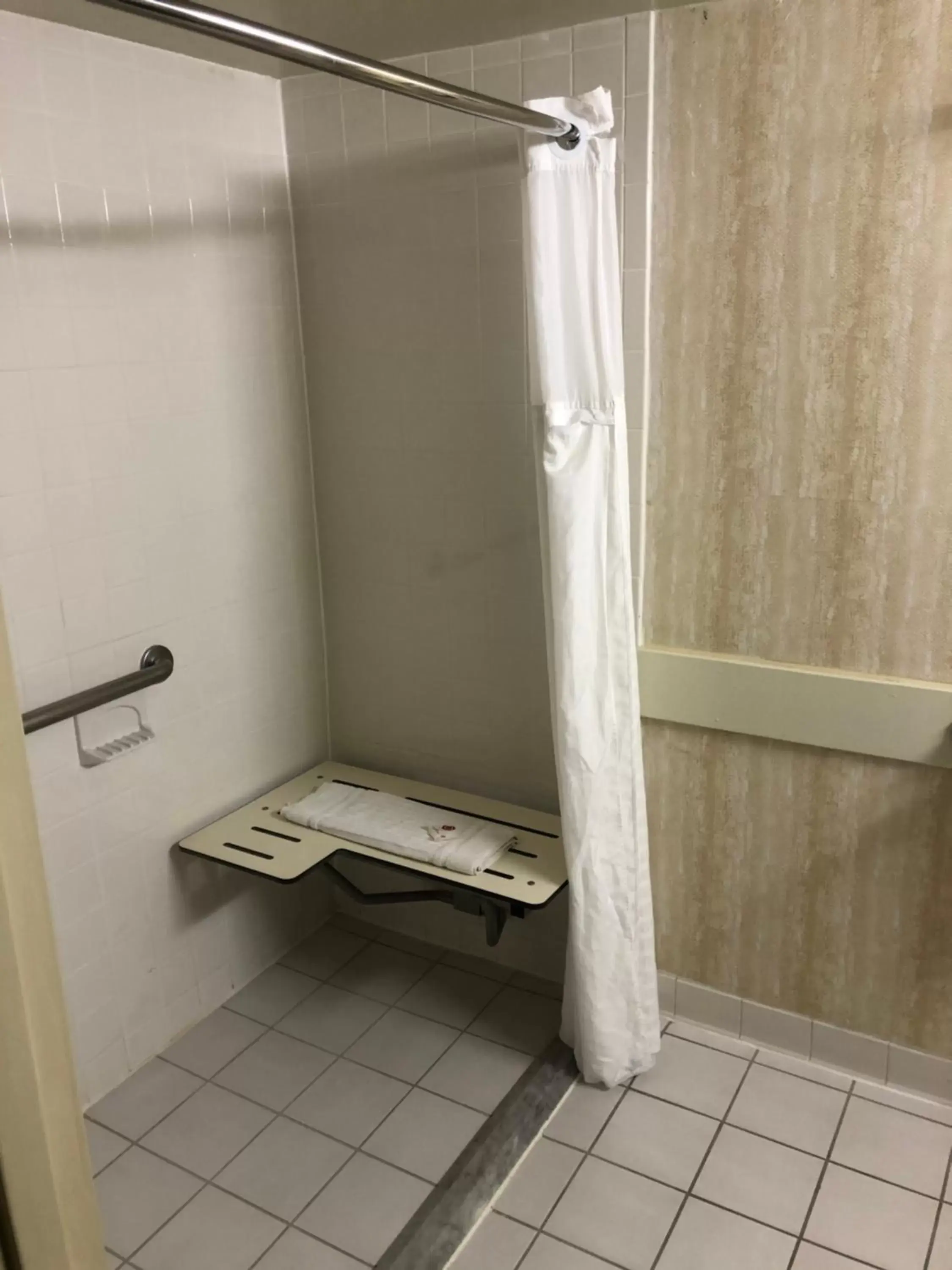 Bathroom in Comfort Inn Pentagon City