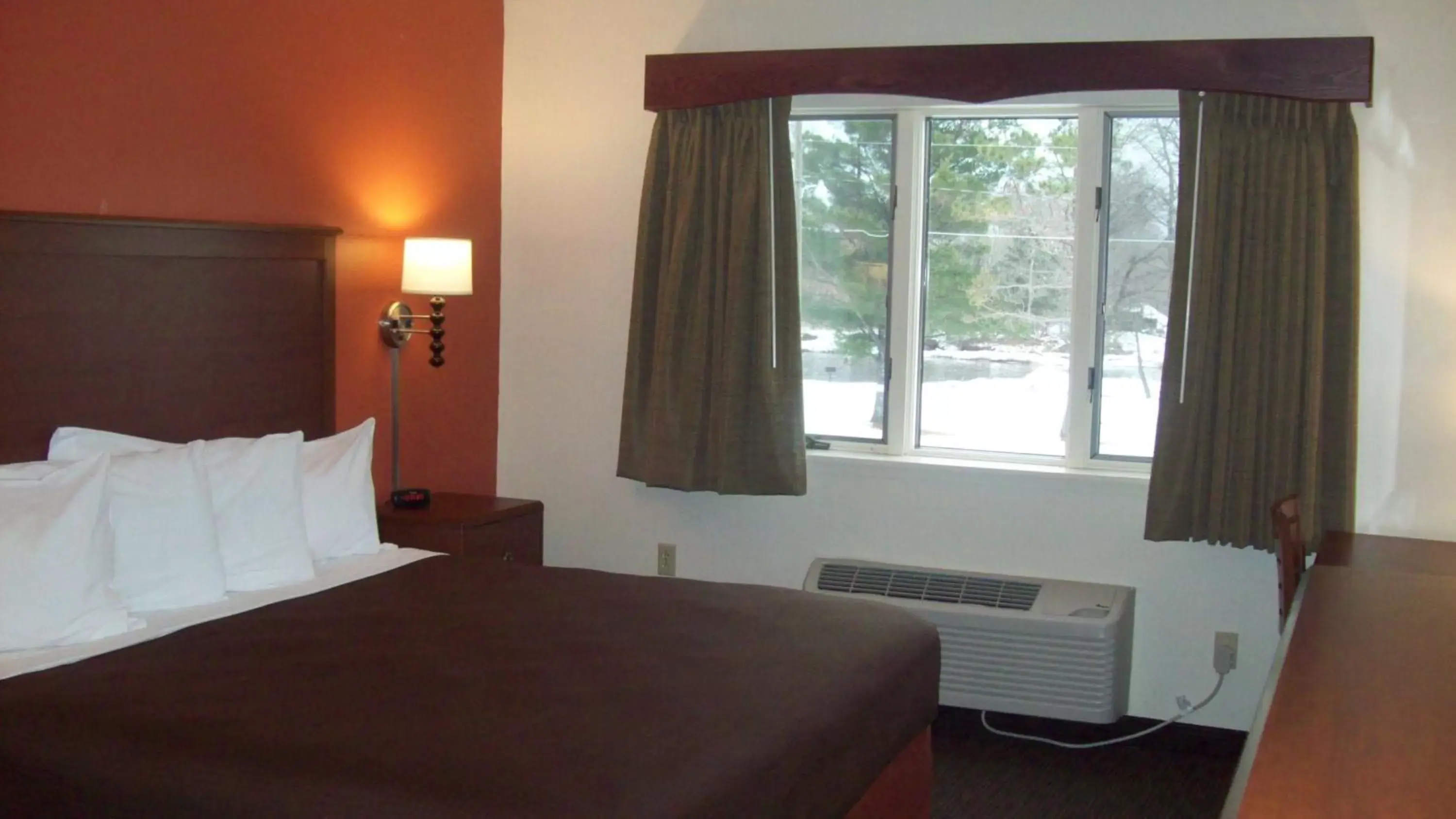 Photo of the whole room, Bed in AmericInn by Wyndham Silver City