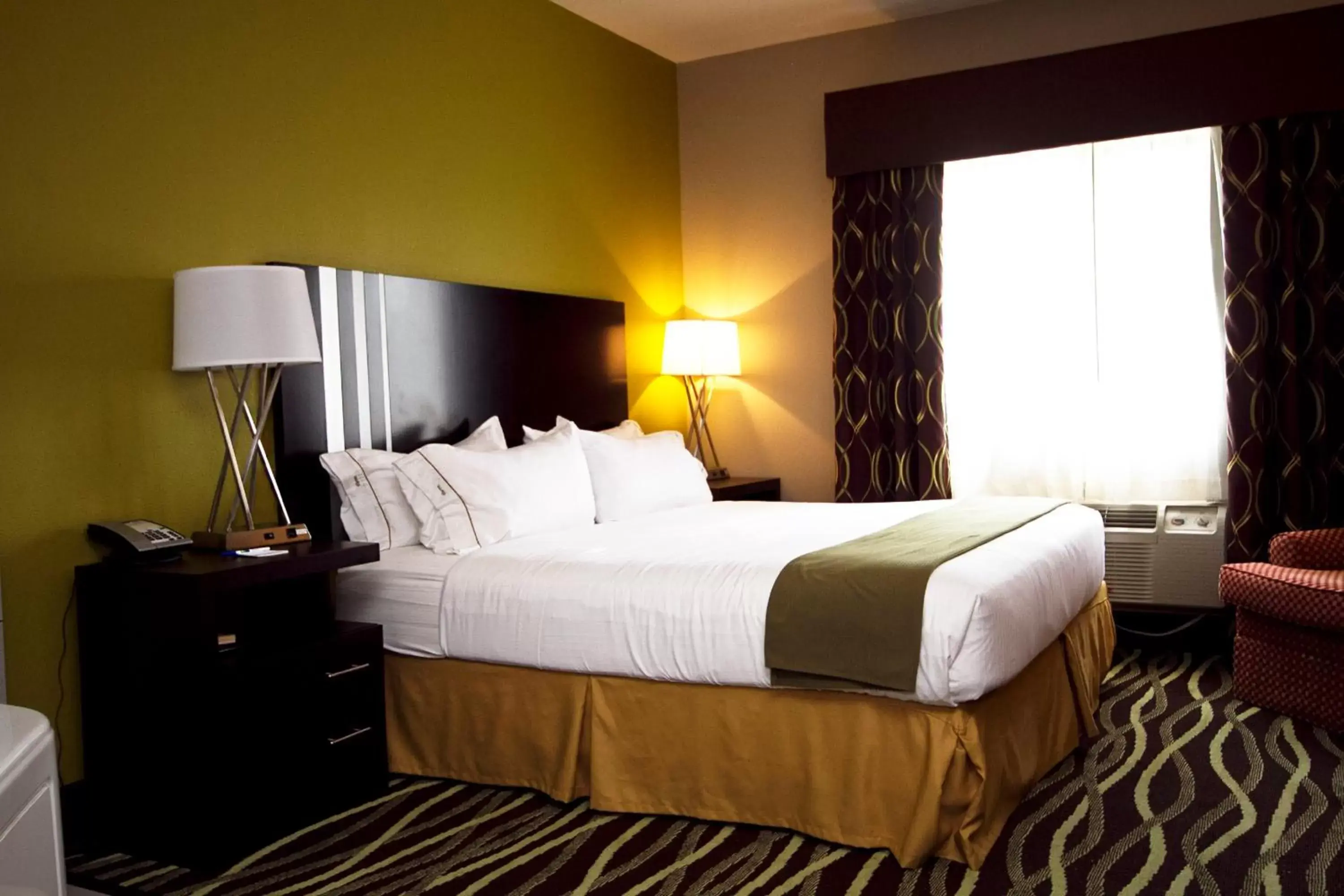 Photo of the whole room, Bed in Holiday Inn Express Adrian by IHG Photo of the whole room, Bed in Holiday Inn Express Adrian by IHG