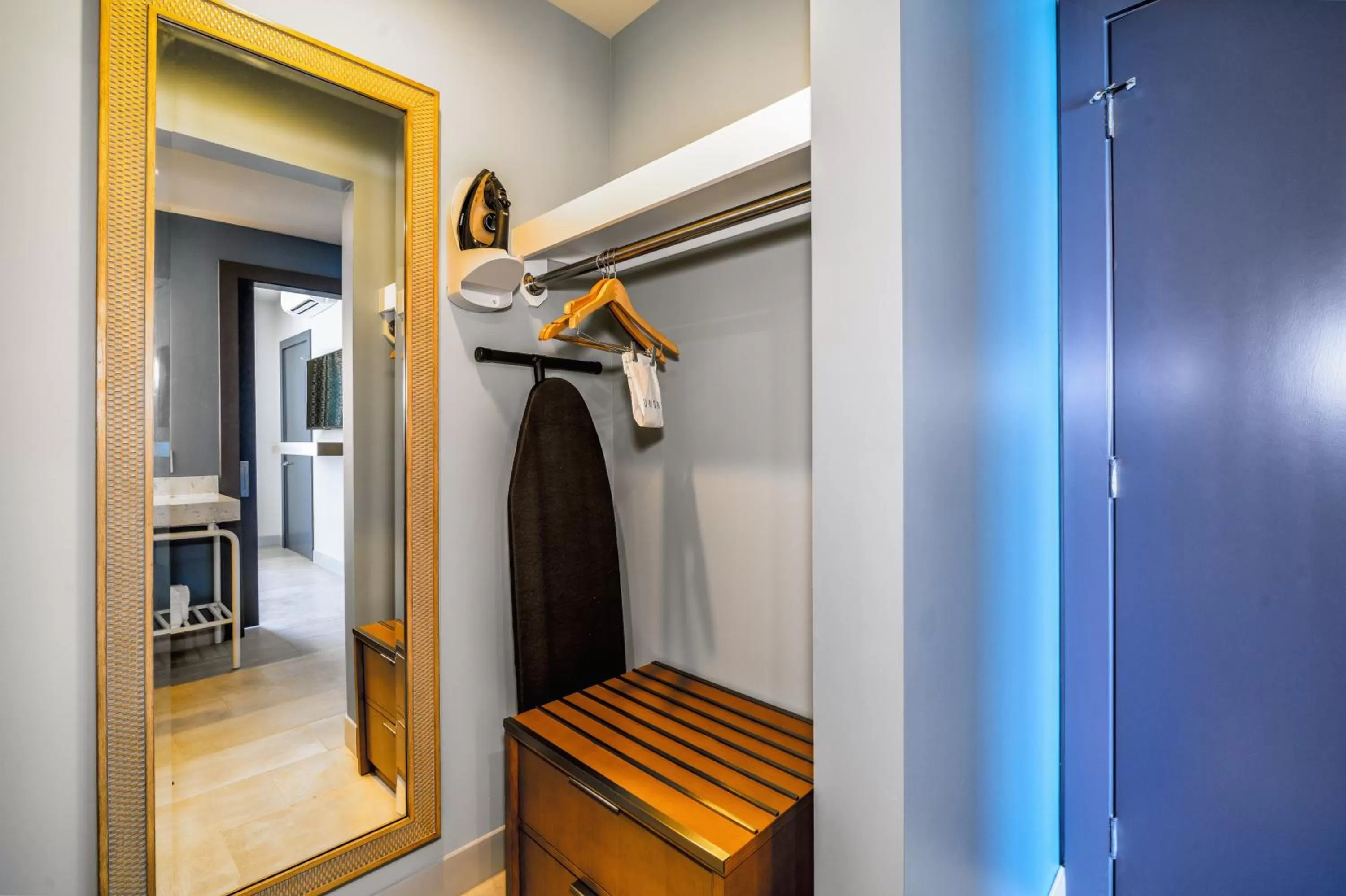 wardrobe in Chesapeake Beach Resort