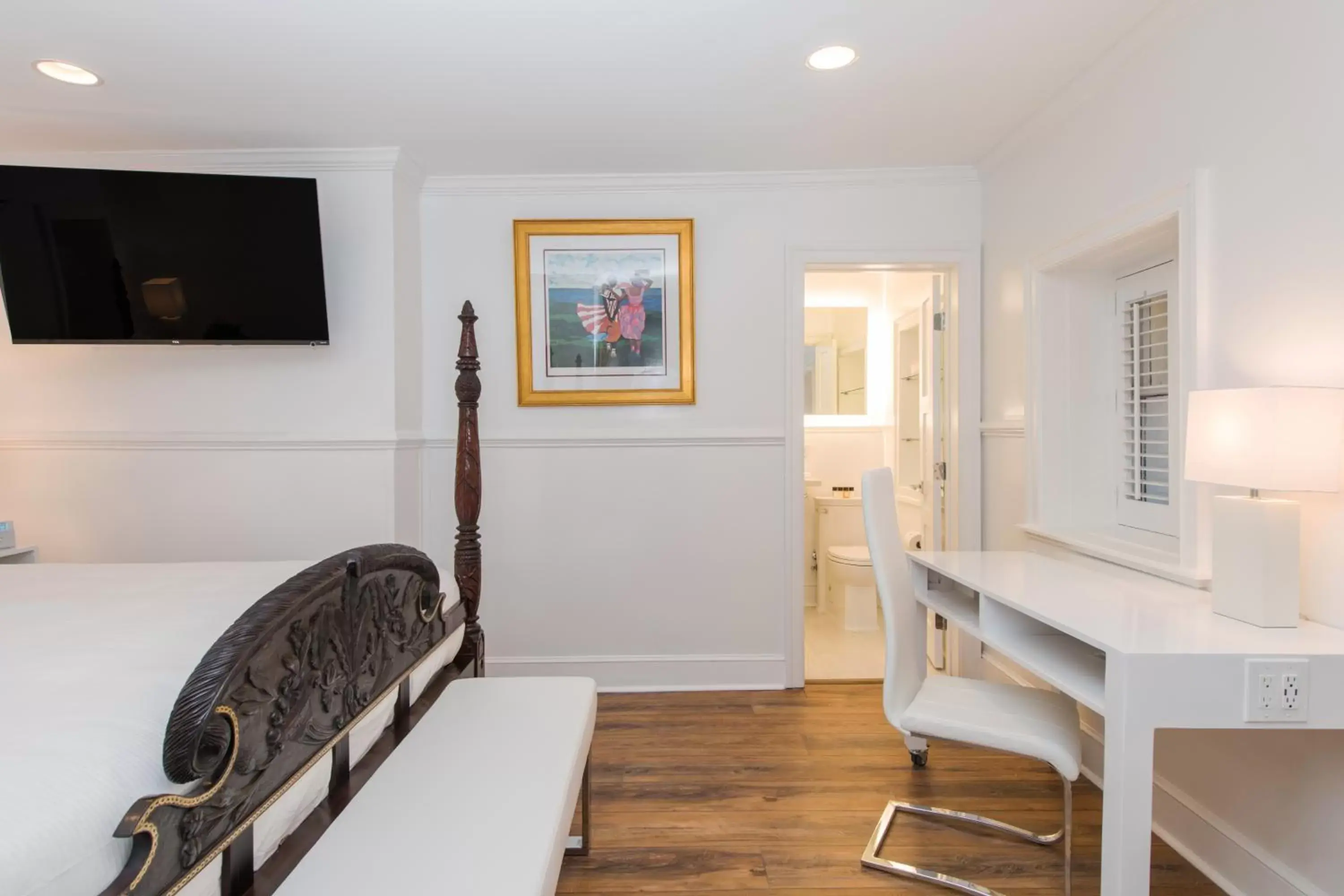 Seating area, TV/Entertainment Center in 20 South Battery