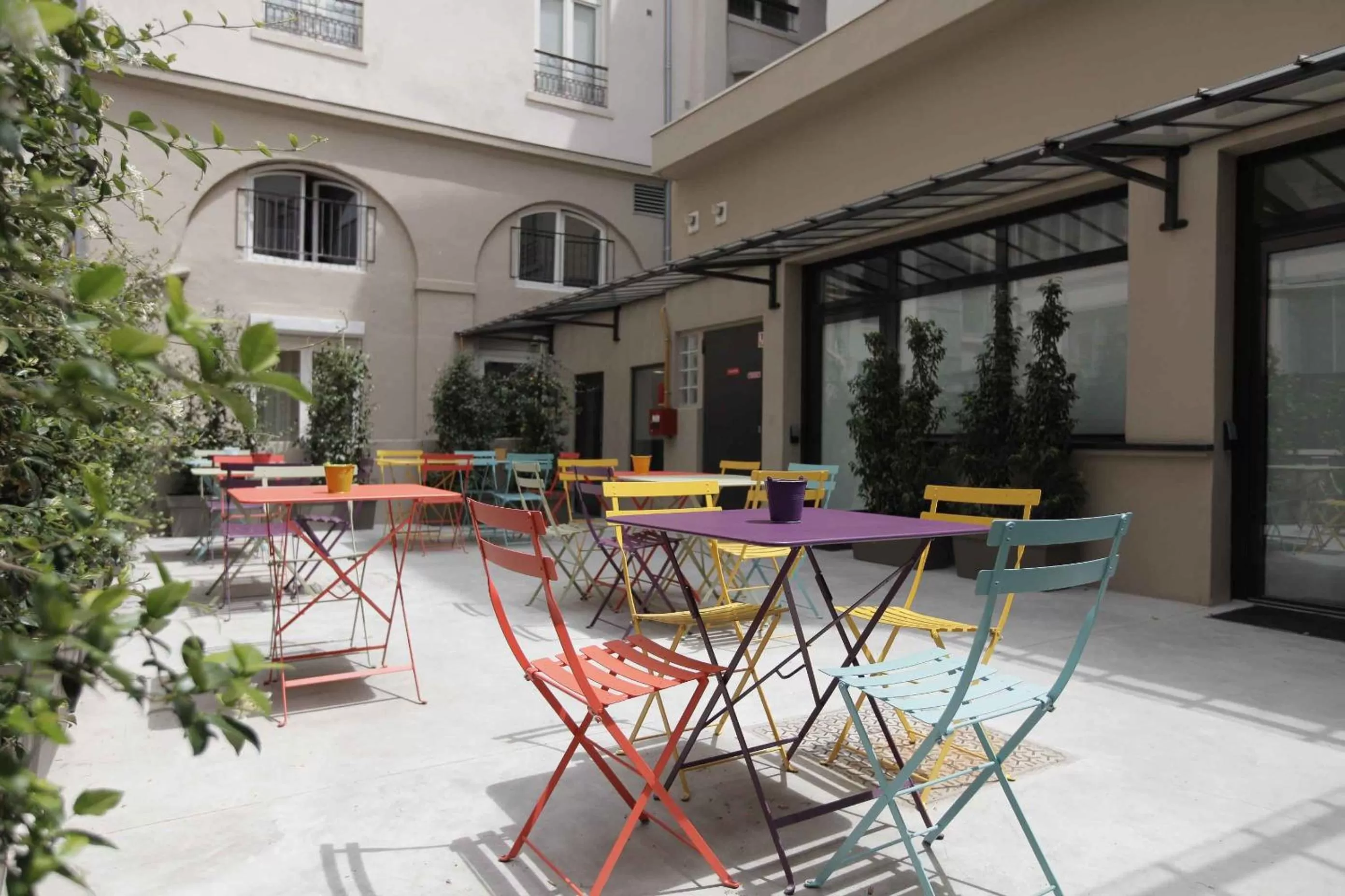 Patio in Greet Hotel Lyon Confluence